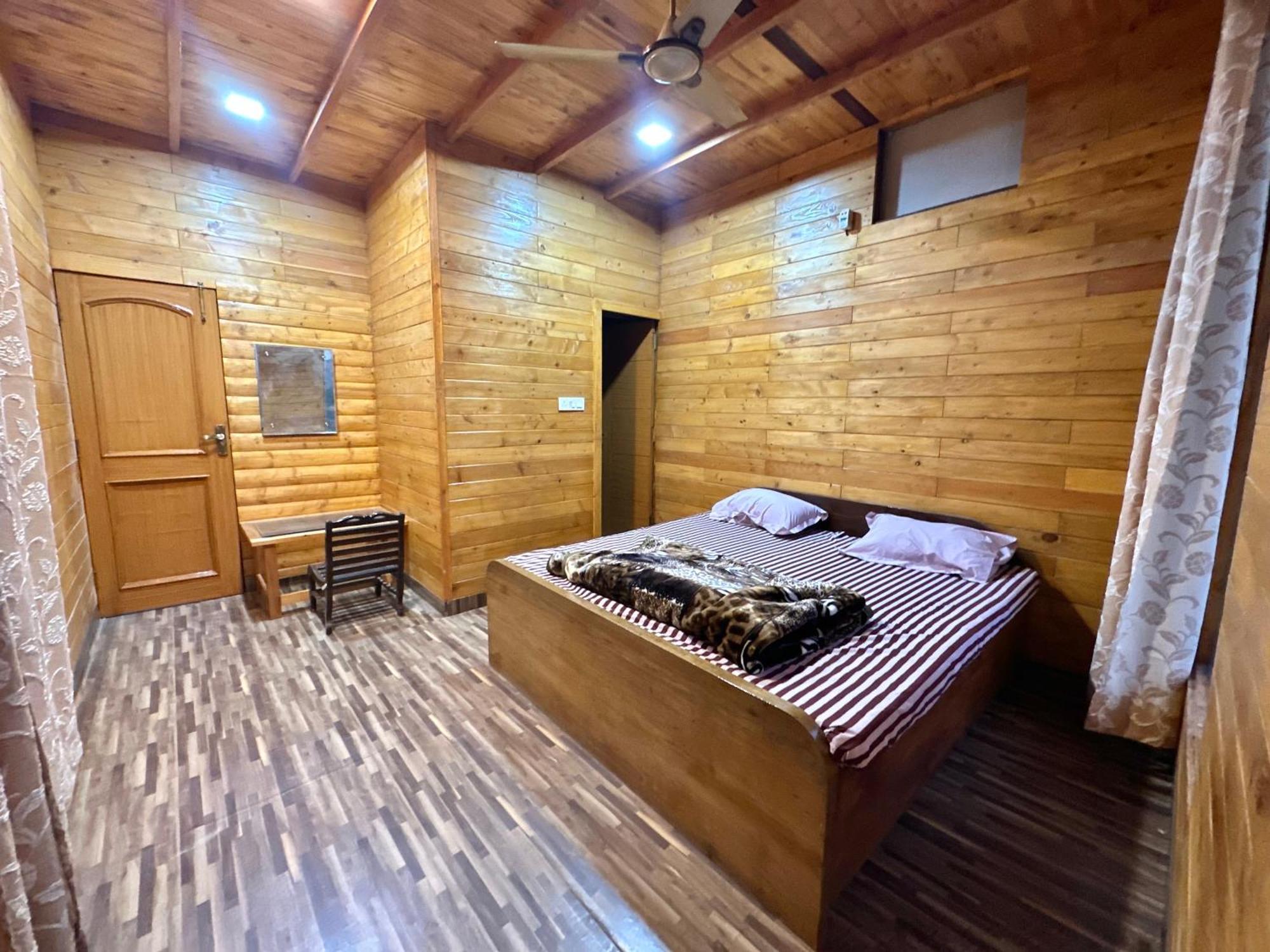 Farm stay Farm With 5 Huts, Heated Pool And Bonfire *
