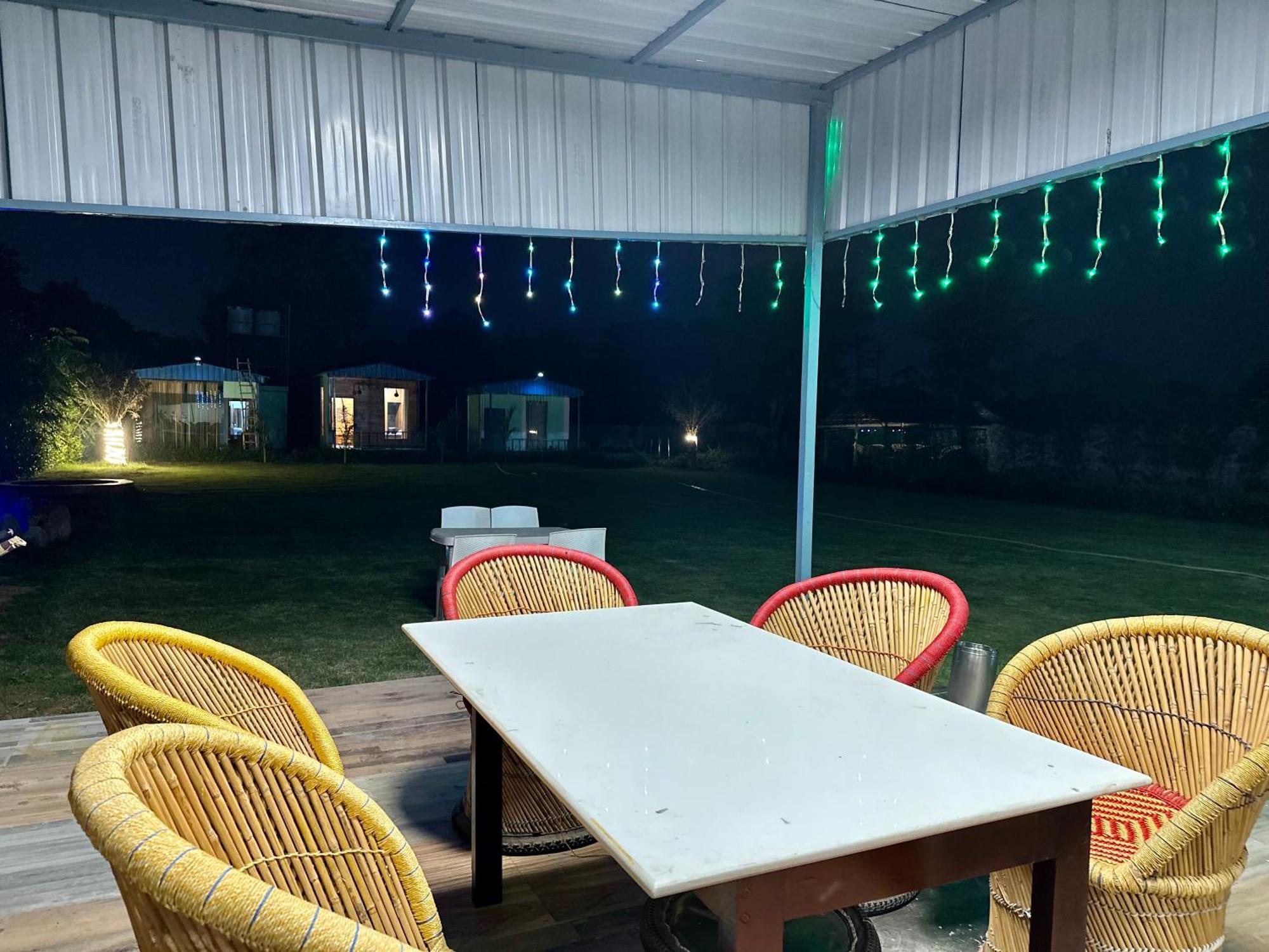 Farm With 5 Huts, Heated Pool And Bonfire * Gurgaon
