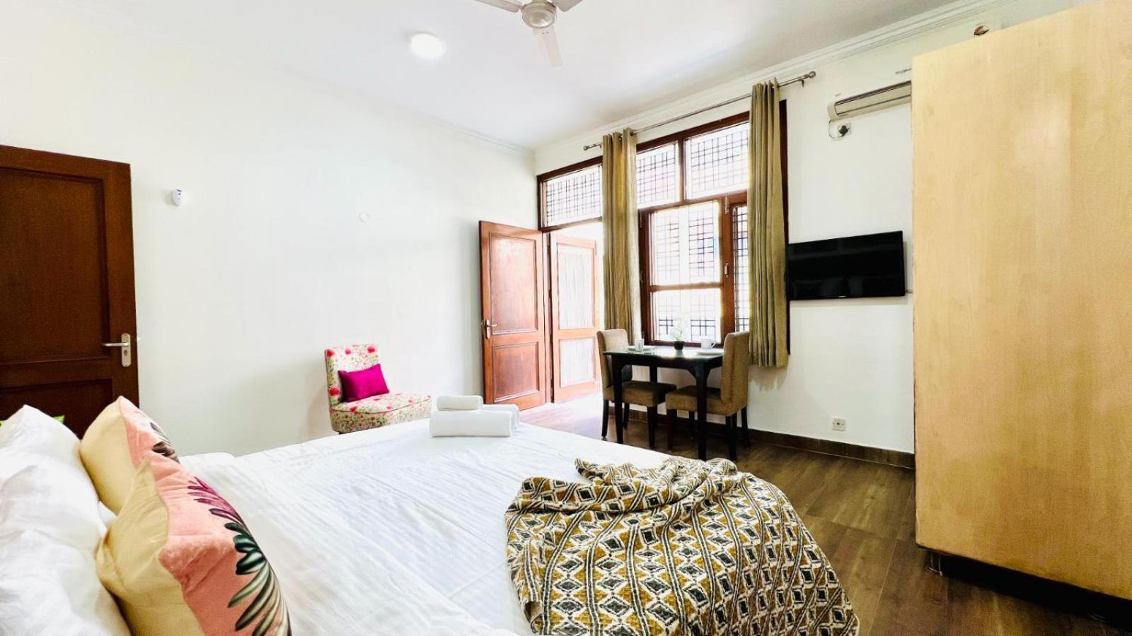 Apartment Olive Service Apartments Dlf Galleria Gurgaon Gurgaon
