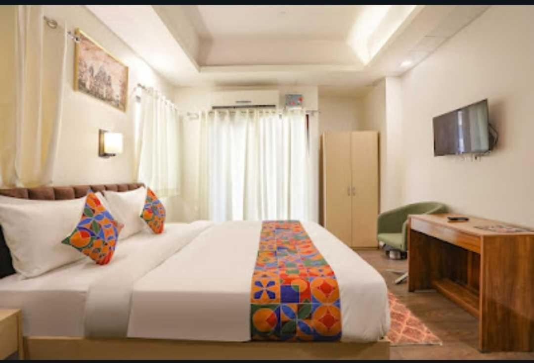 Hotel Collection O Royal Spark