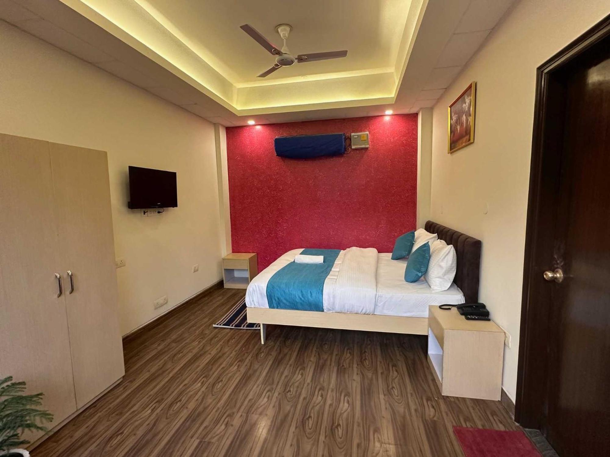 Hotel Collection O Royal Spark