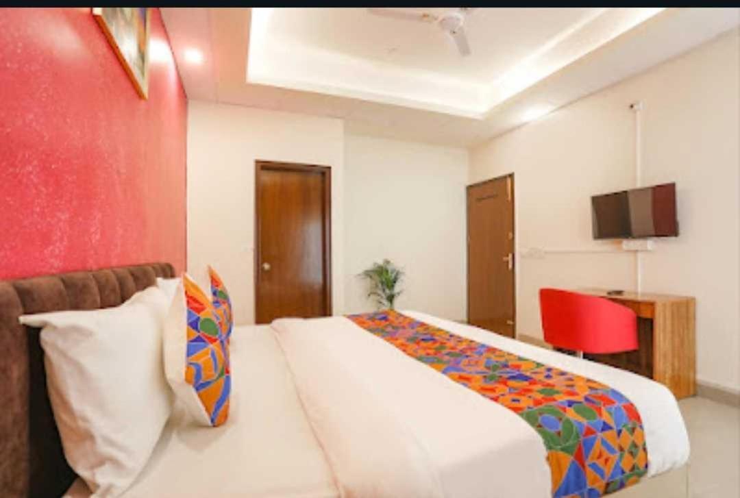 Collection O Royal Spark Hotel