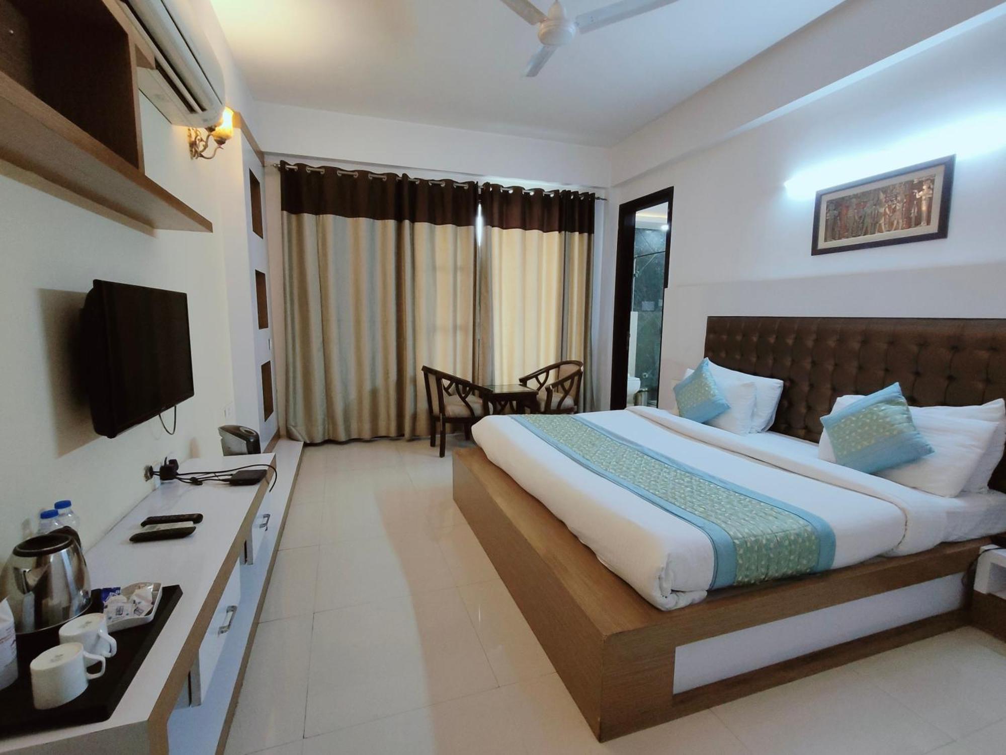 Gazebo & Medanta Apartment *