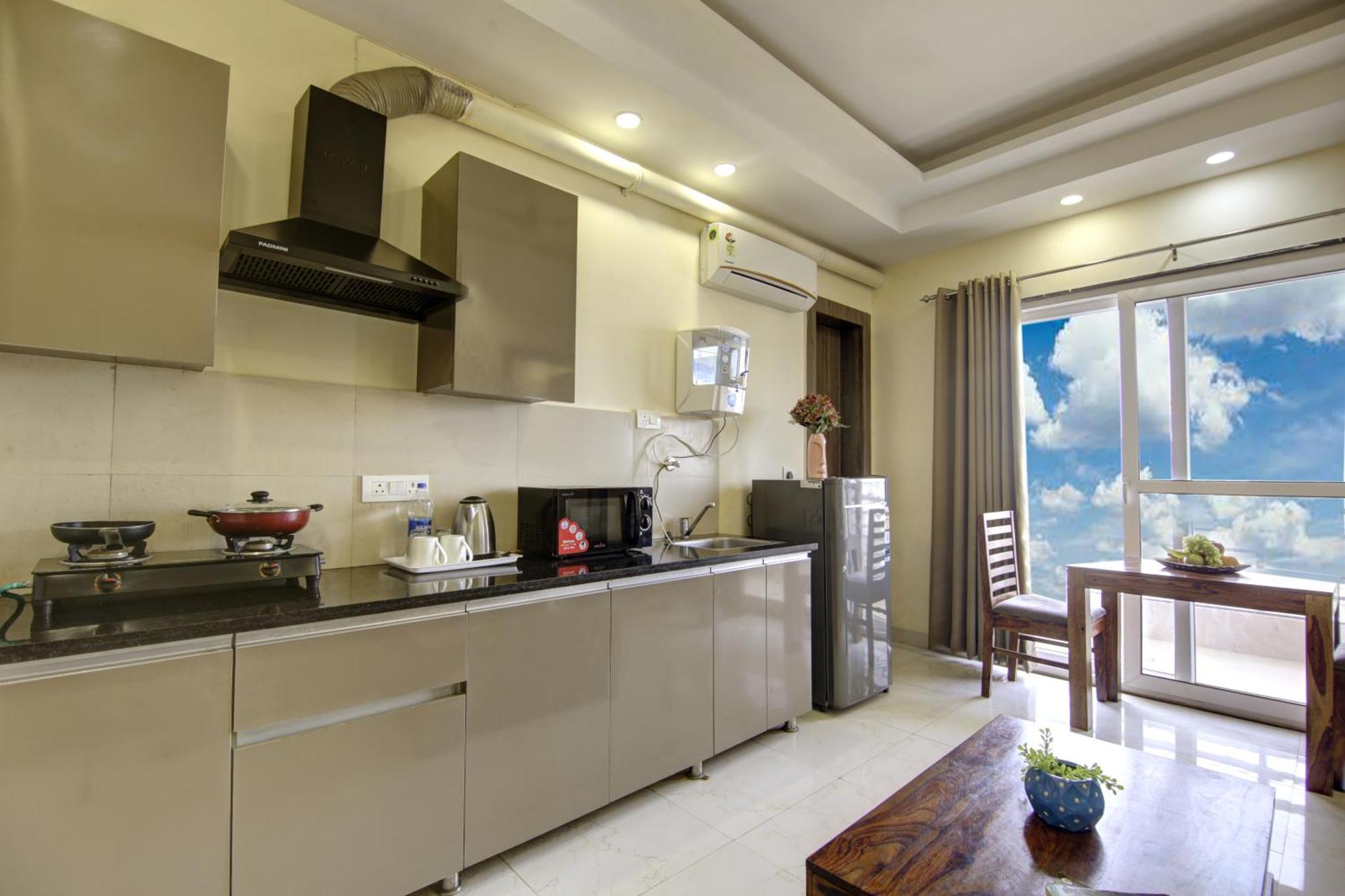Limewood Stay-gold 1 Bhk Artemis Hospital