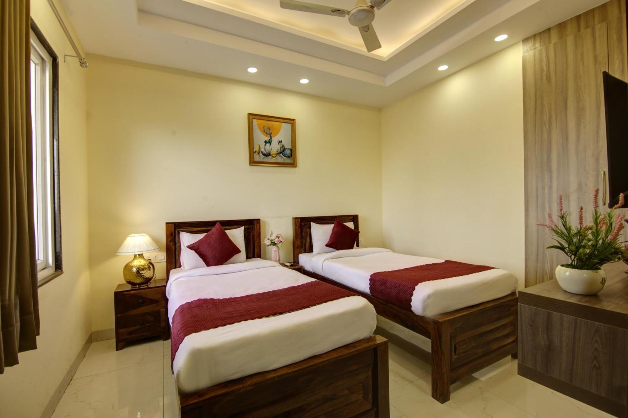 Limewood Stay-gold 1 Bhk Artemis Hospital Apartment *