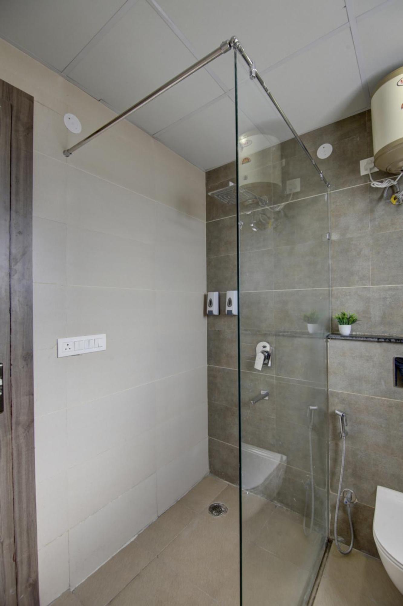 Limewood Stay-gold 1 Bhk Artemis Hospital