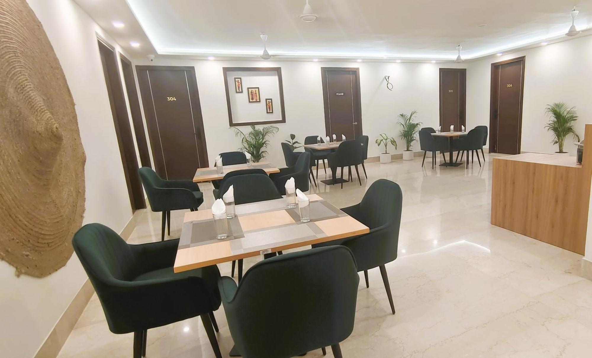 Ava And Corporate Golf Course Road, Hotel 3*