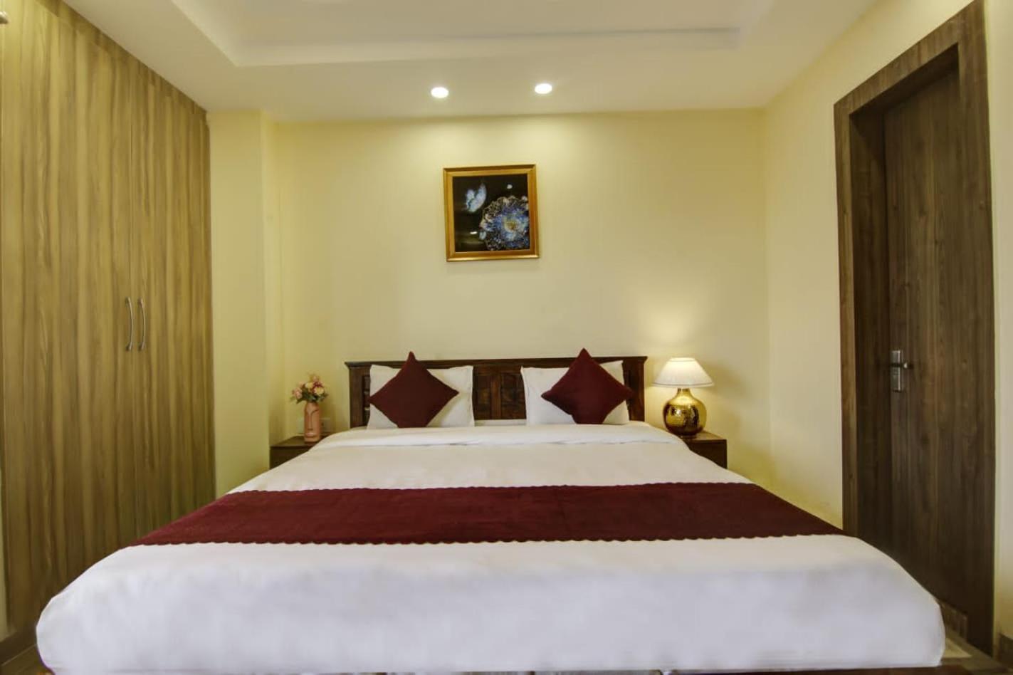 Limewood Stay-gold 1 Bhk Artemis Hospital Apartment