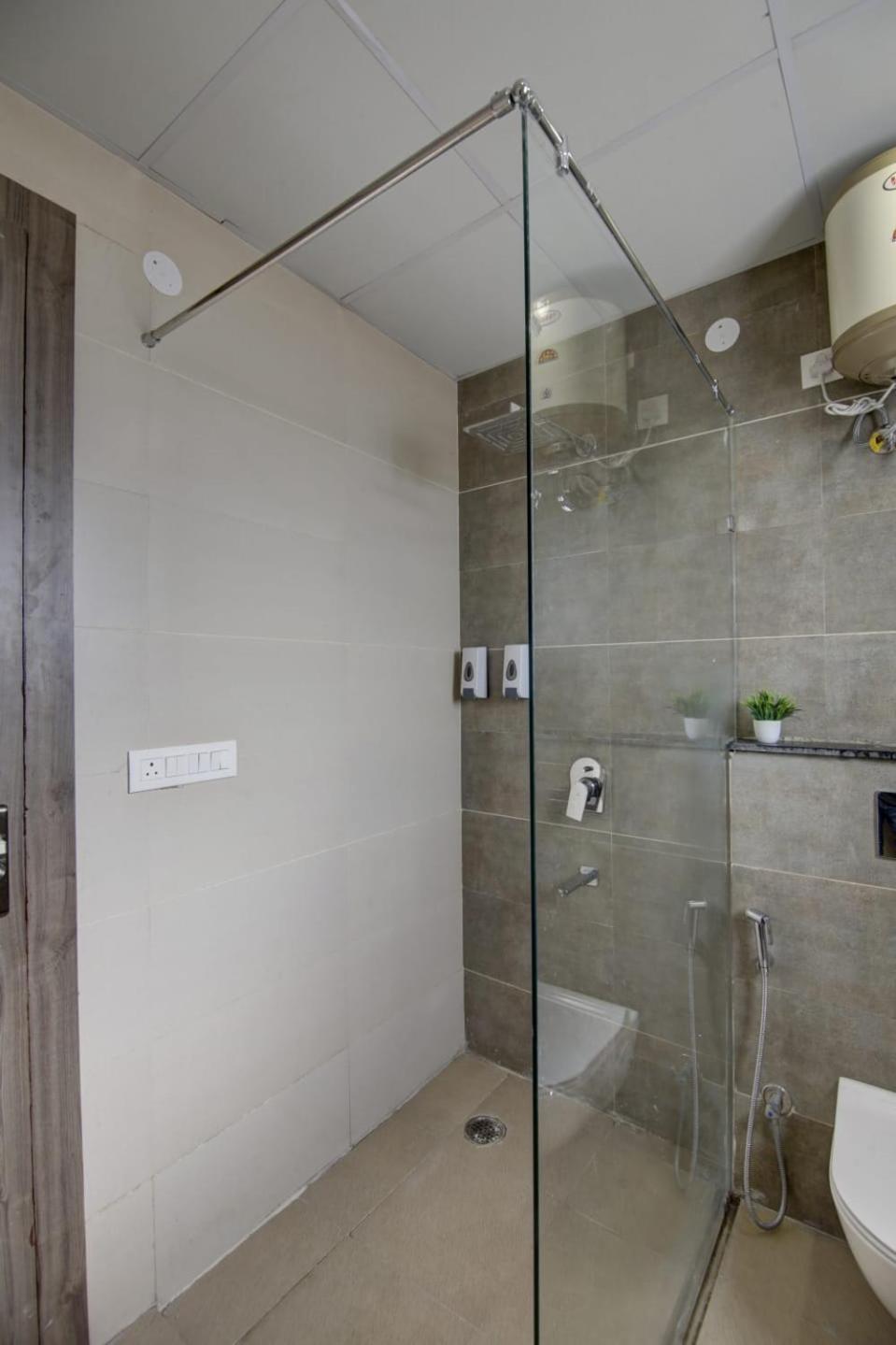 Apartment Limewood Stay-gold 1 Bhk Artemis Hospital Gurgaon