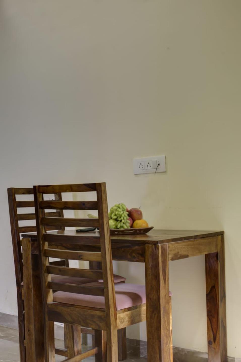 Limewood Stay-gold 1 Bhk Artemis Hospital * Gurgaon