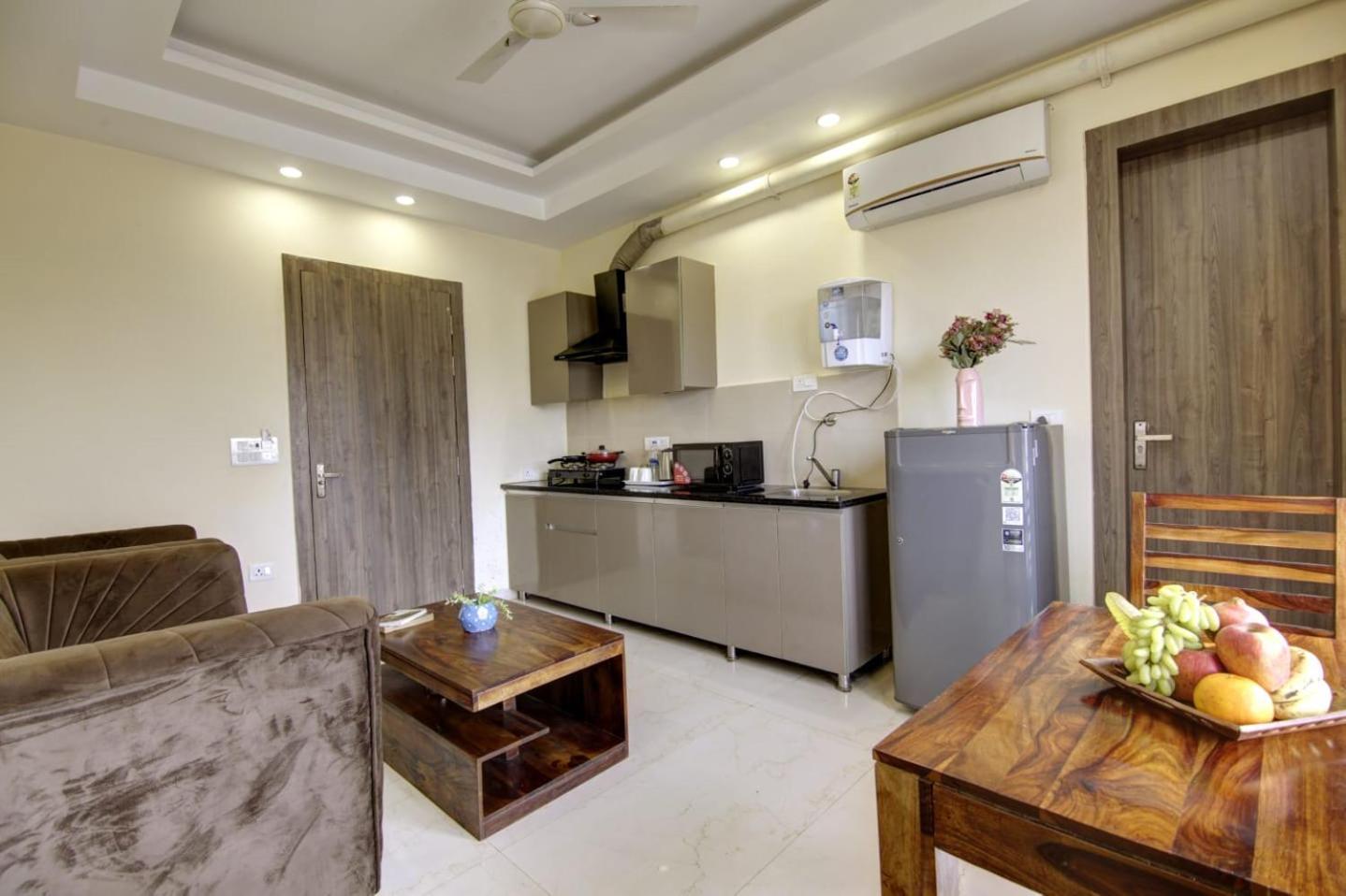 Limewood Stay-gold 1 Bhk Artemis Hospital Apartment Gurgaon