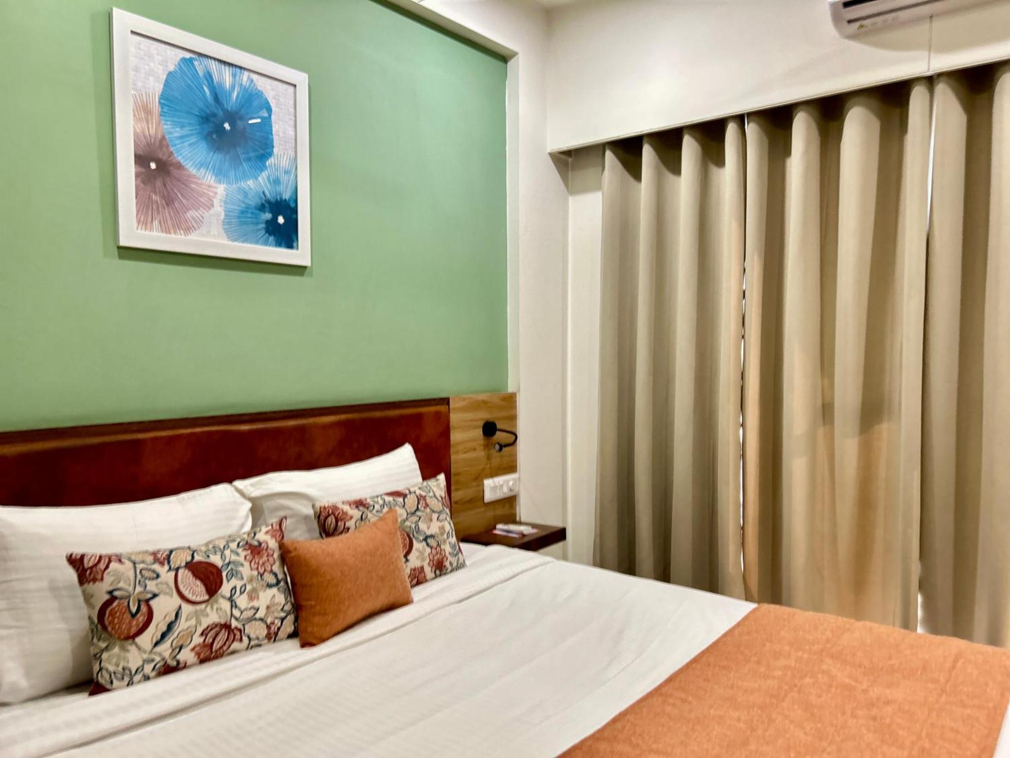 Residences By Limon