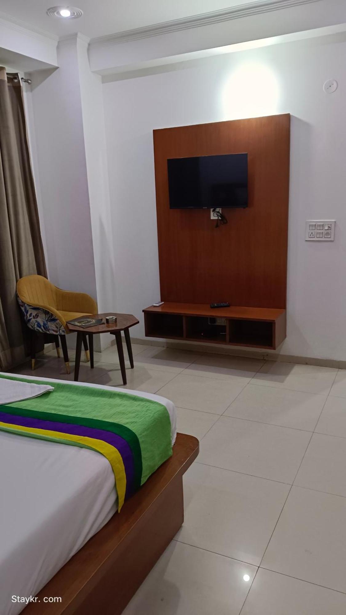 Hotel White House In Gurgaon