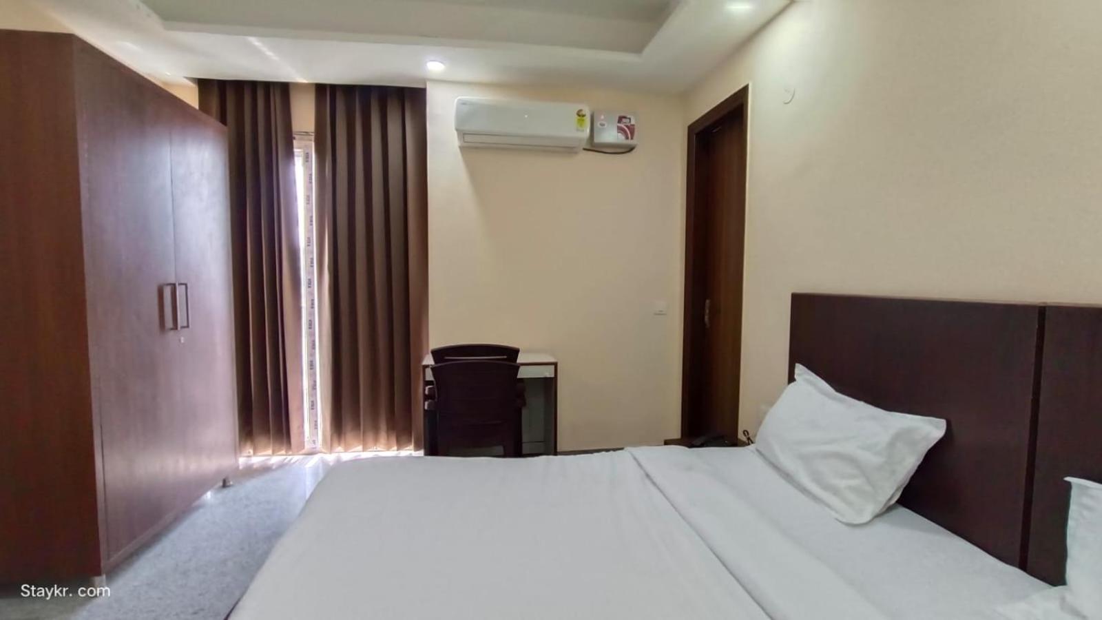 Hotel White House In