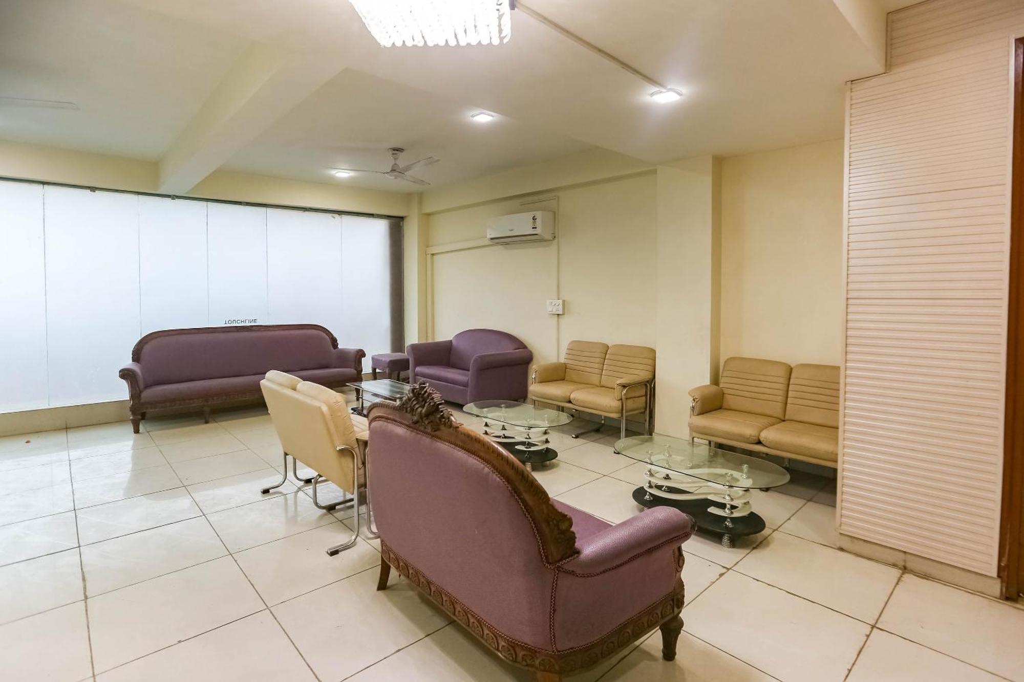 Collection O Comfort Residency Near Medanta Hospital Near Omaxe Celebration Mall Hotel Gurgaon