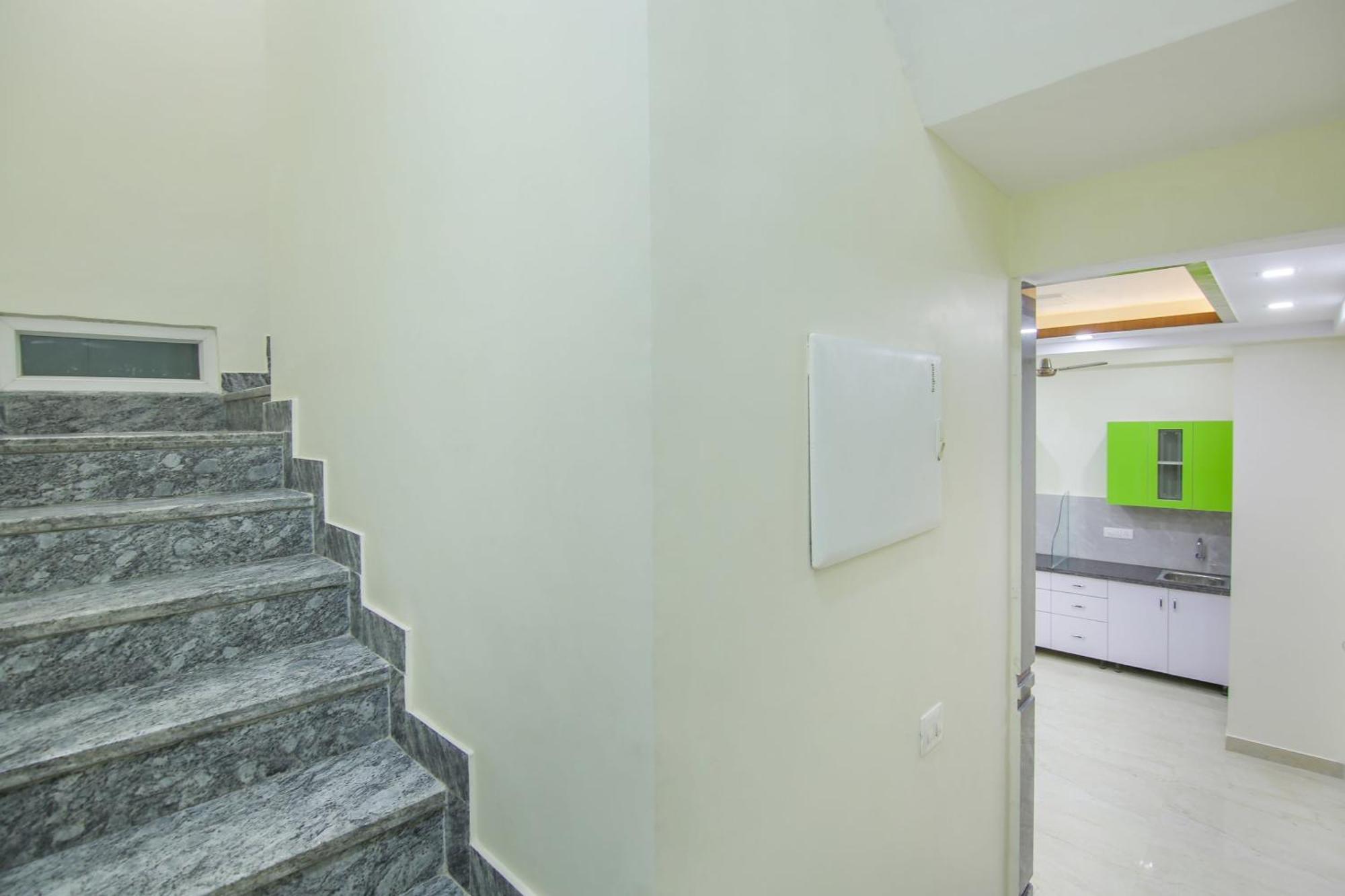 Super Collection O Corporate Near Omaxe Celebration Mall 4* Gurgaon