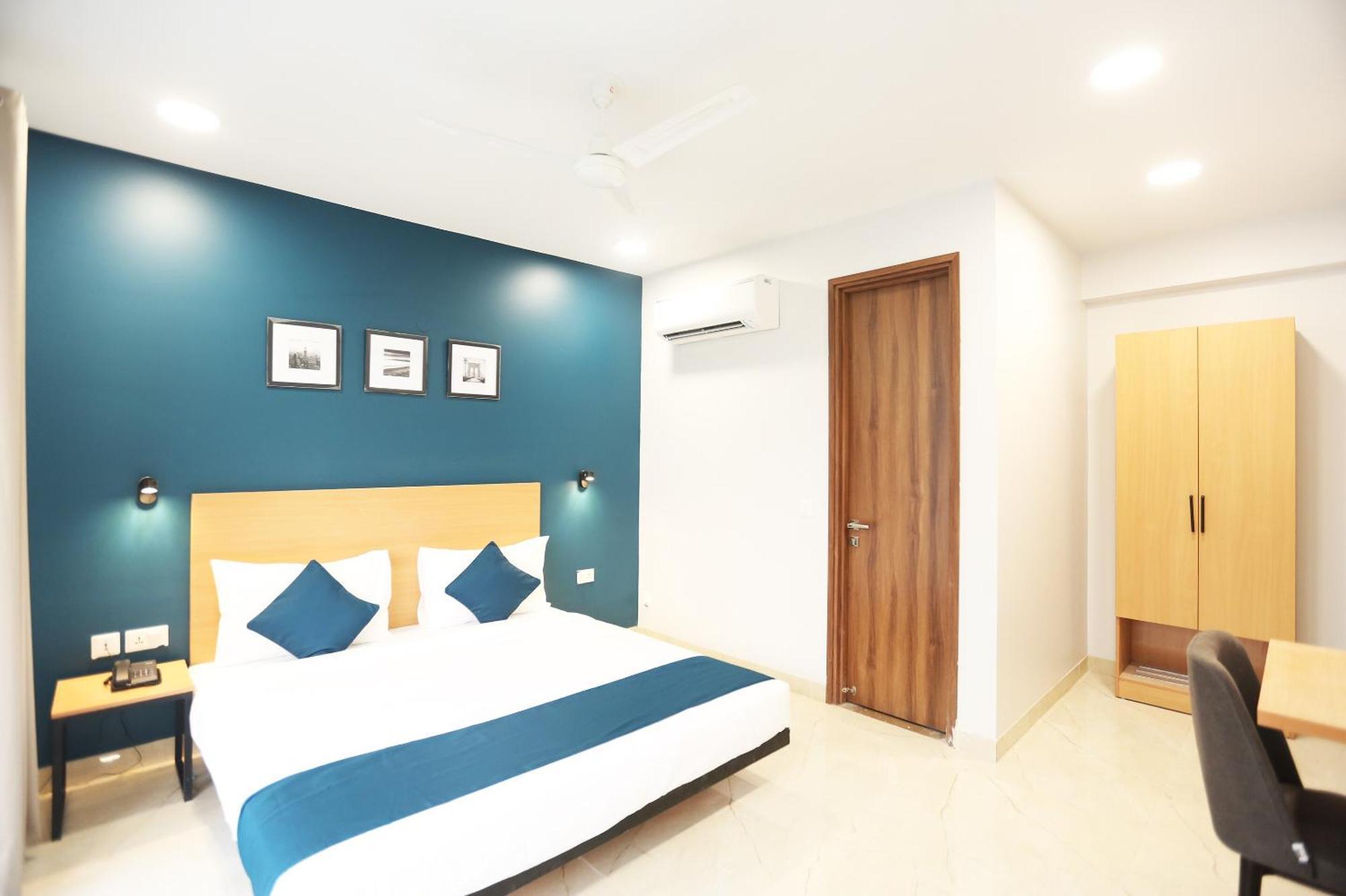 Hotel Collection O Moody Moon Blue