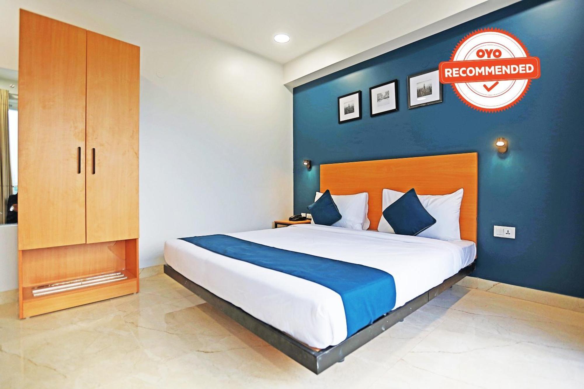Collection O Moody Moon Blue Hotel