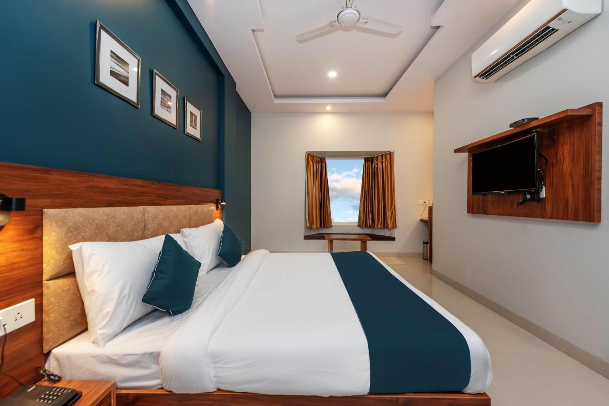 Hotel O Earth Near Bestech Central Square Mall Gurgaon