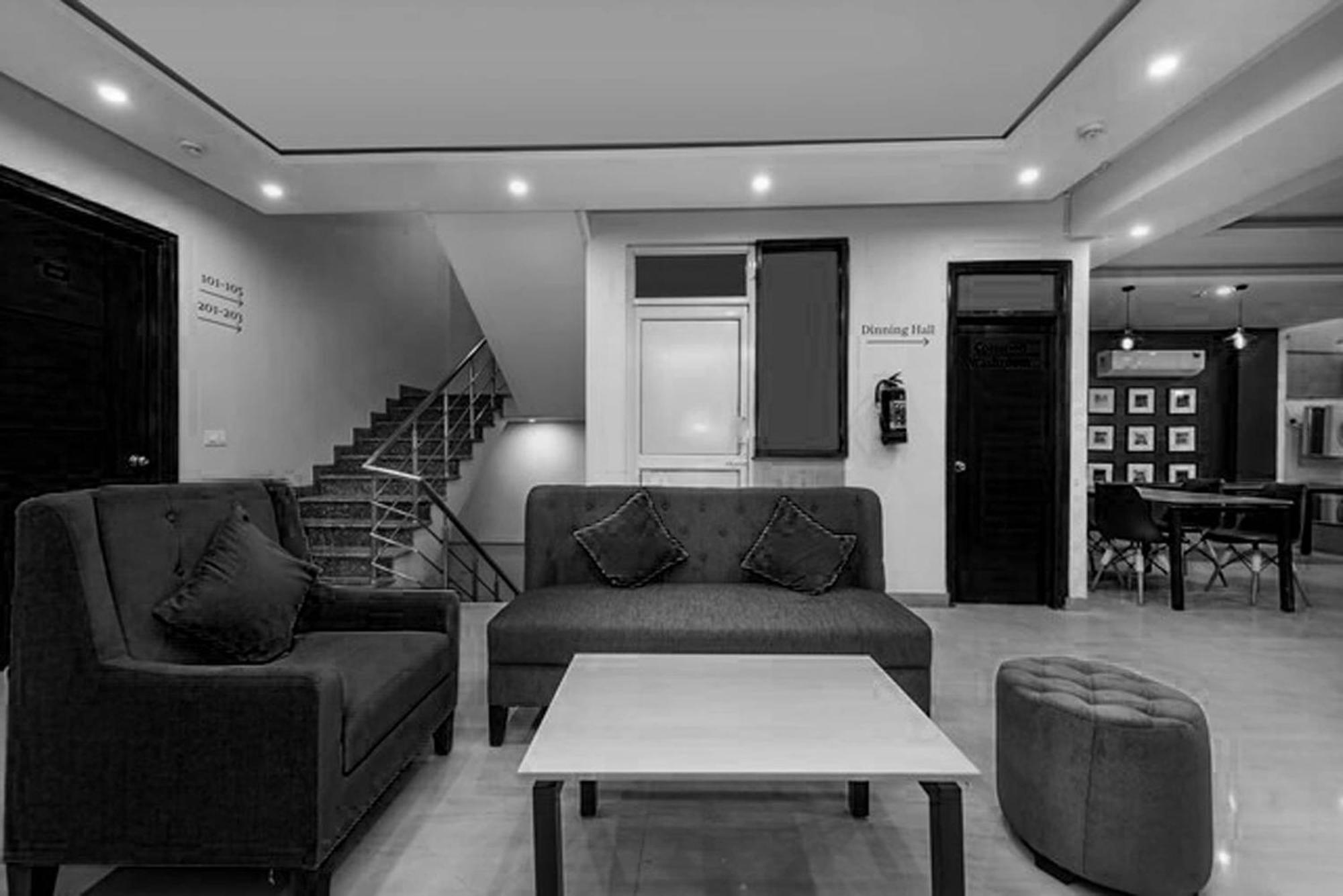 Hotel O Earth Near Bestech Central Square Mall 3*