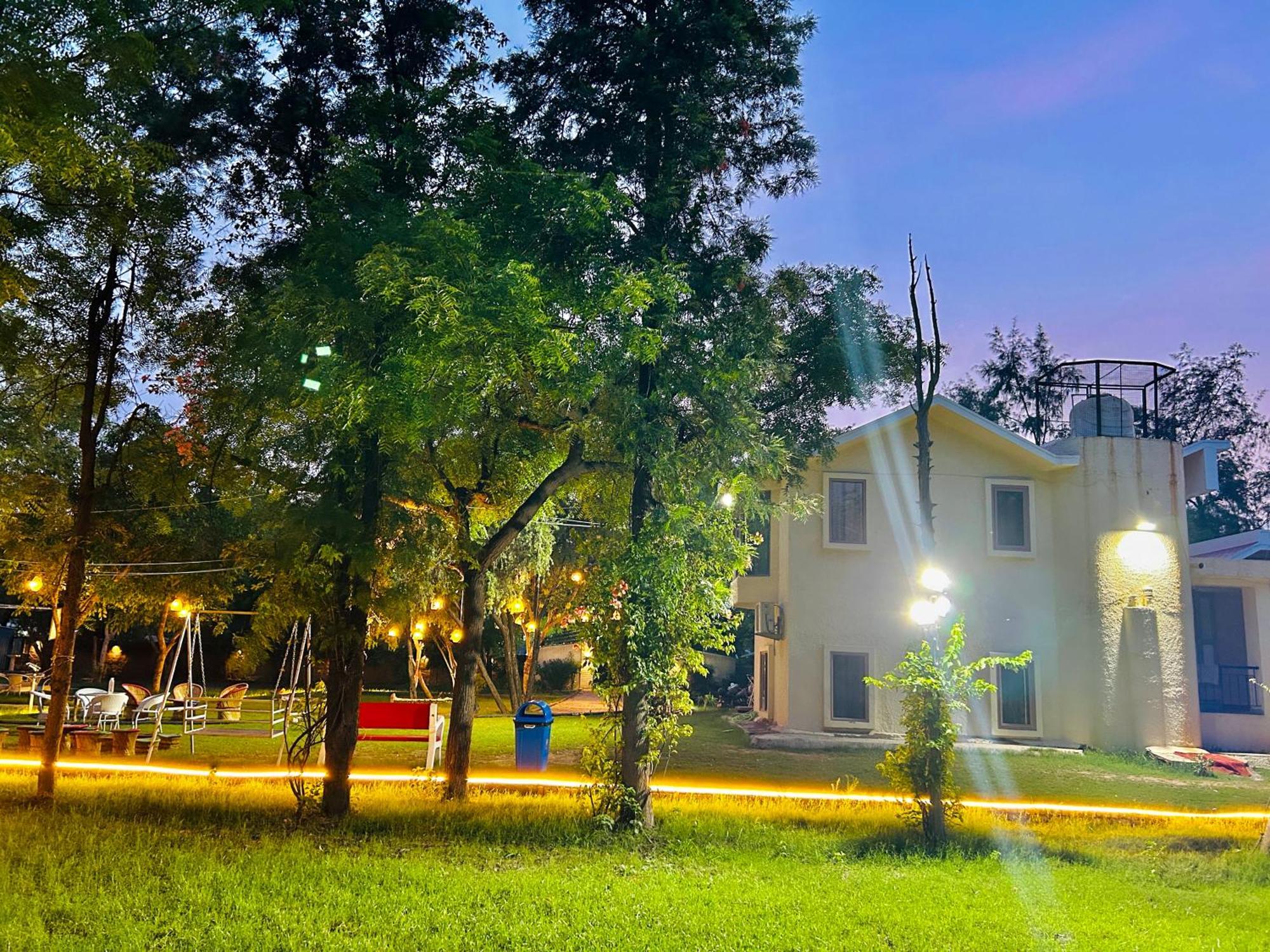 Willow Woods Farmhouse Farm stay *