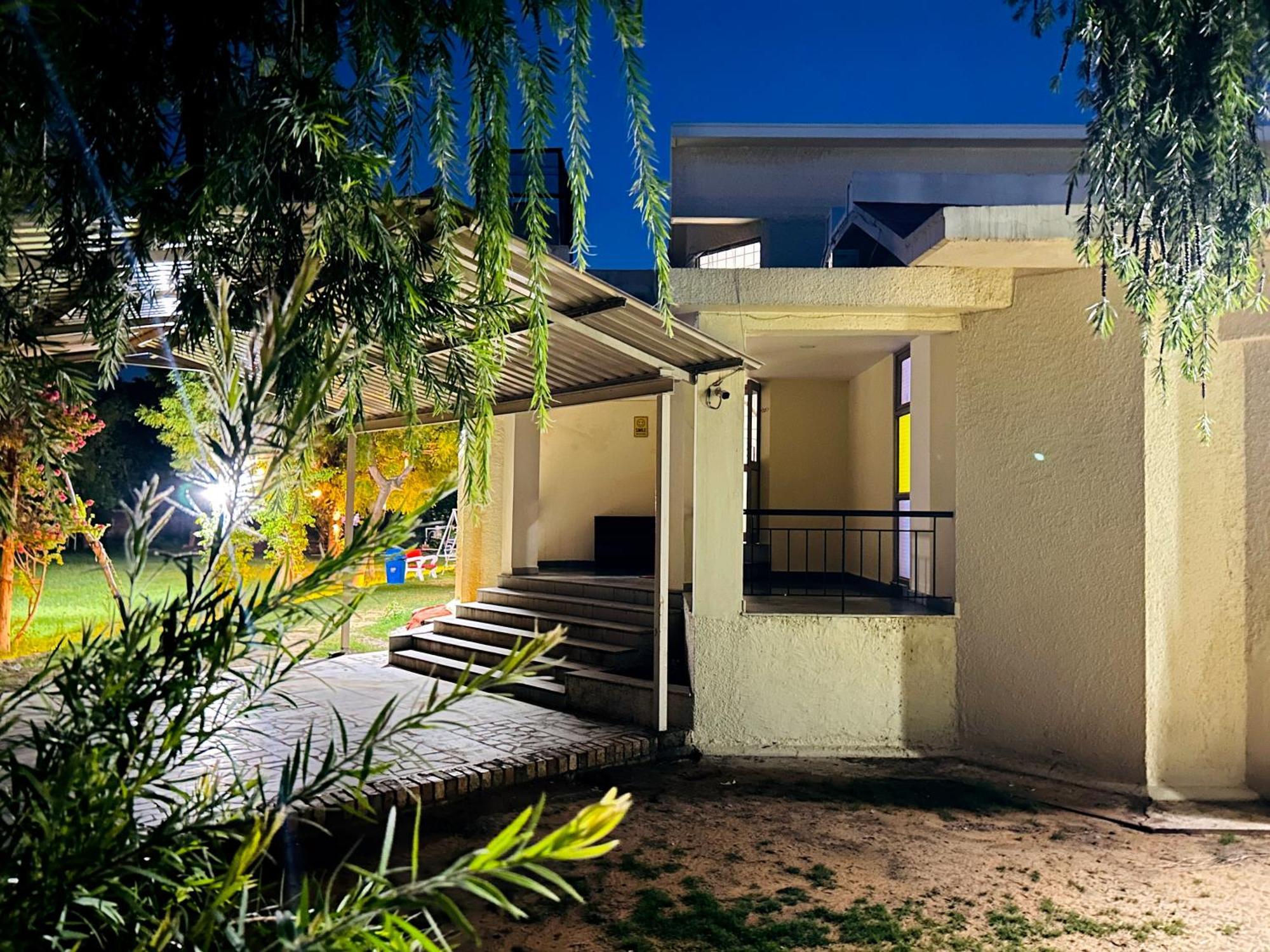 Willow Woods Farmhouse Farm stay *