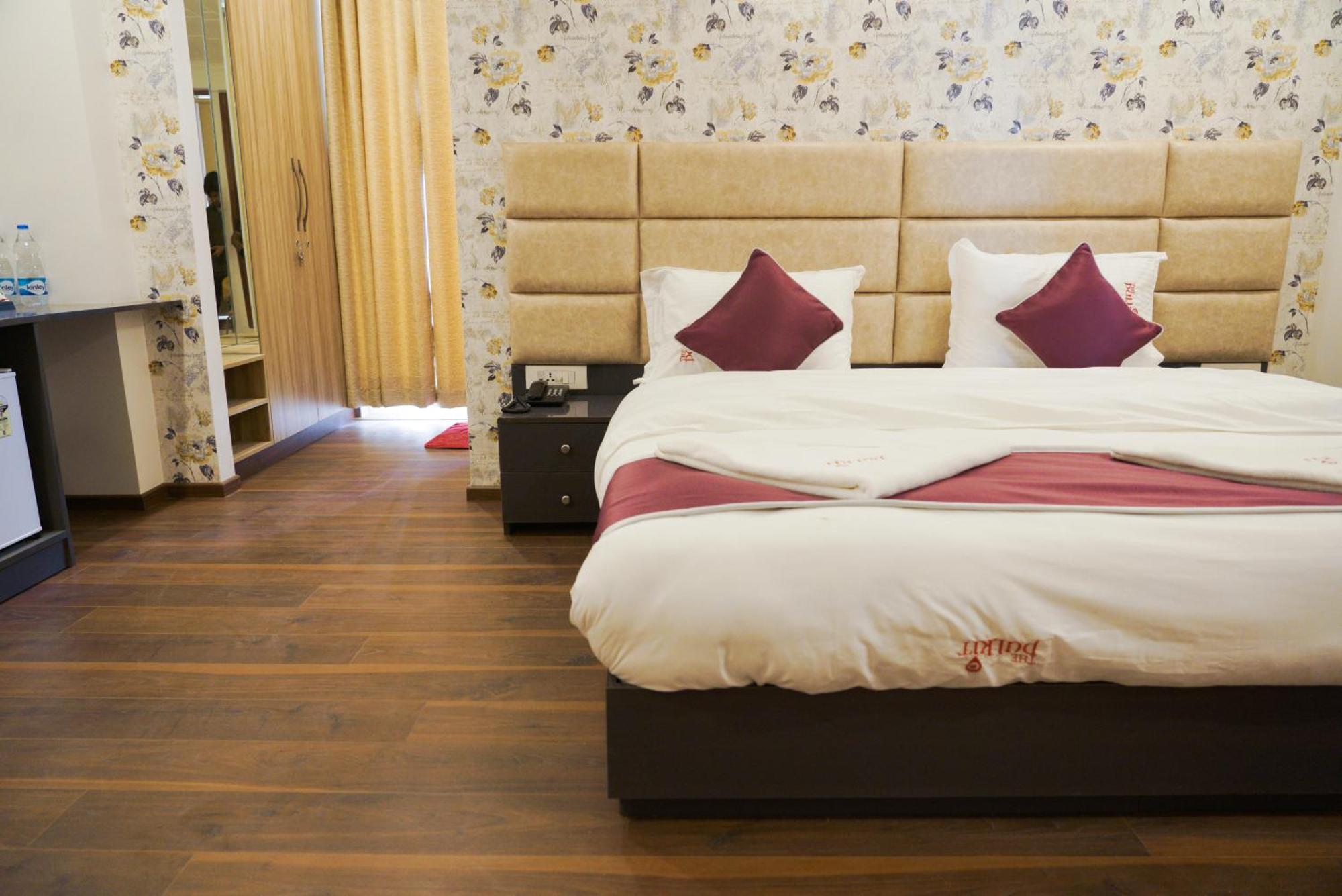 Lime Tree Pulkit Gurgaon-artemis Hospital, Nearest Metro Huda Centre 3* Gurgaon