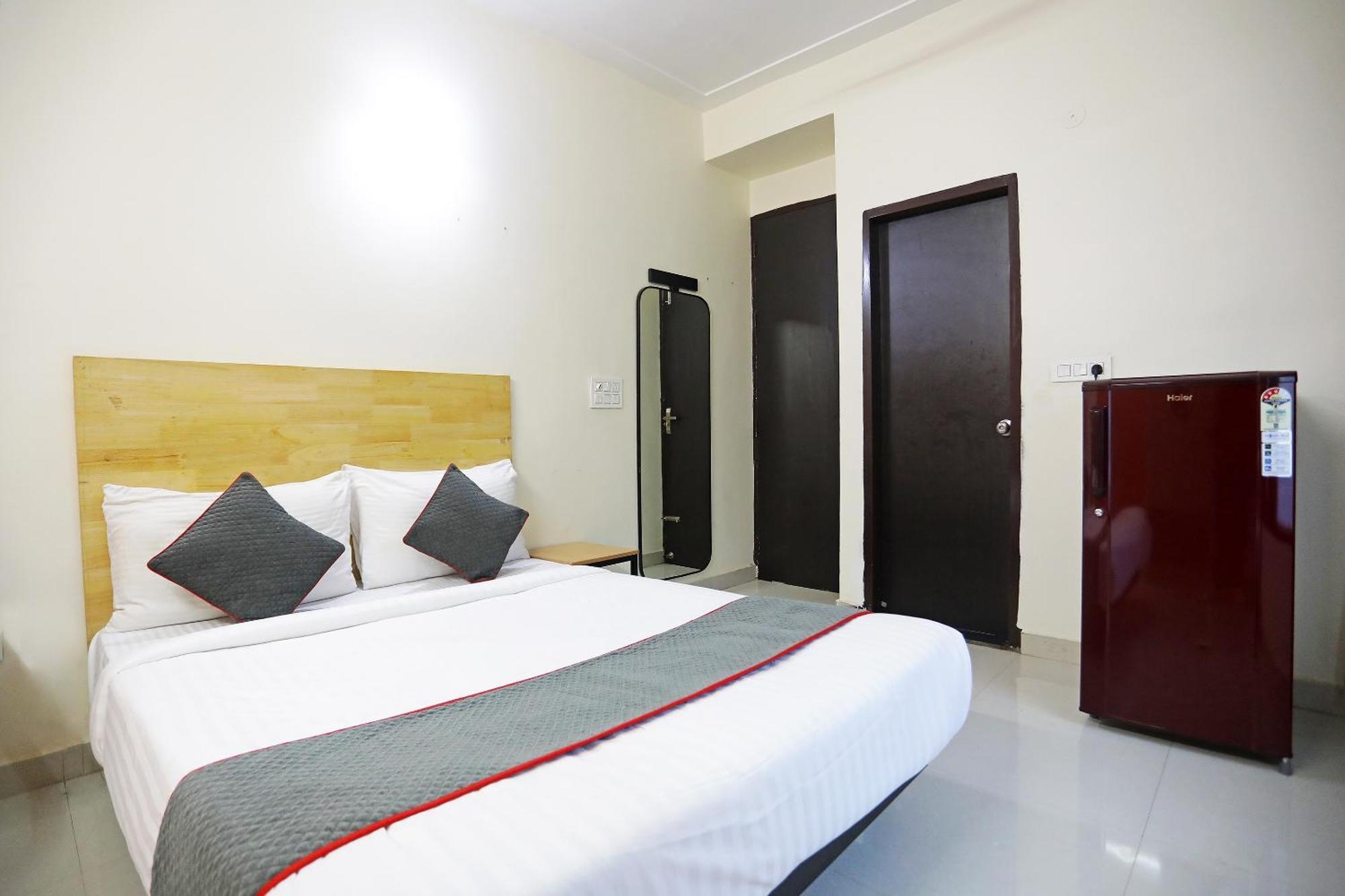 Super Townhouse Cloud Bay, Near Genpact, Sector-69, Hotel 4*