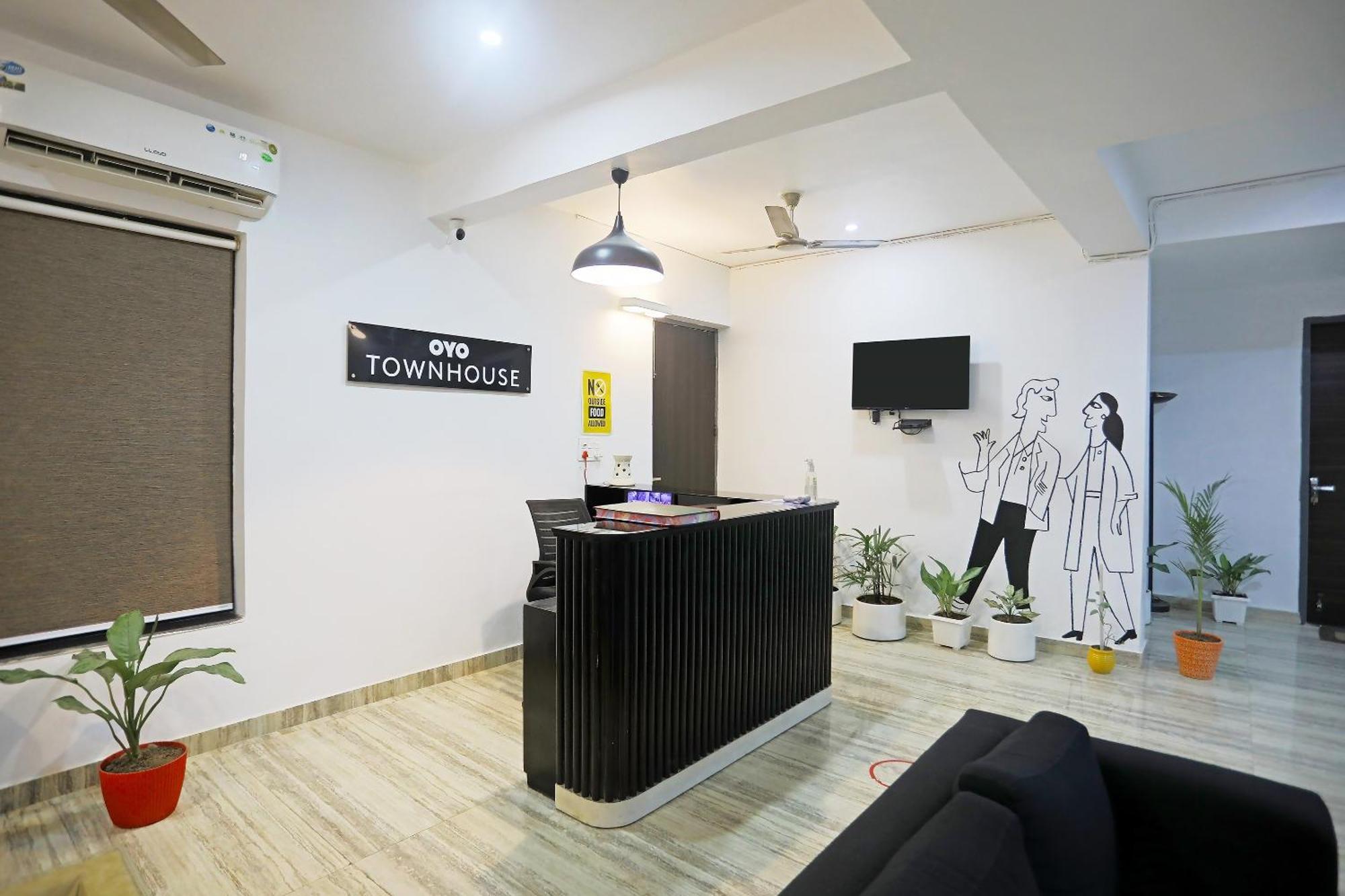 Super Townhouse Cloud Bay, Near Genpact, Sector-69, Hotel 4*