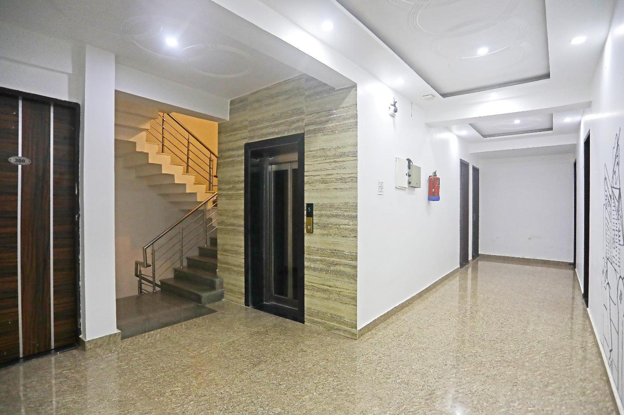 Hotel Super Townhouse Cloud Bay, Near Genpact, Sector-69,