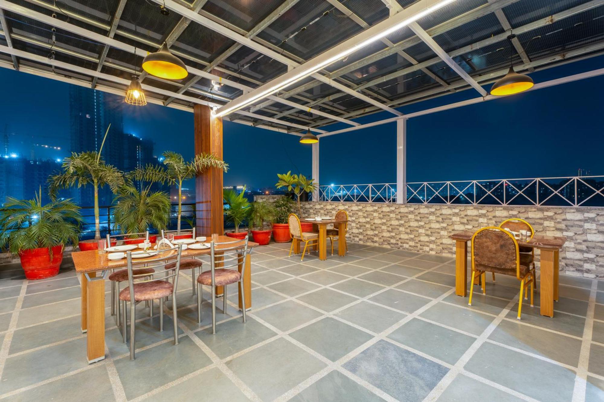 Plum Tree Hotel 3*