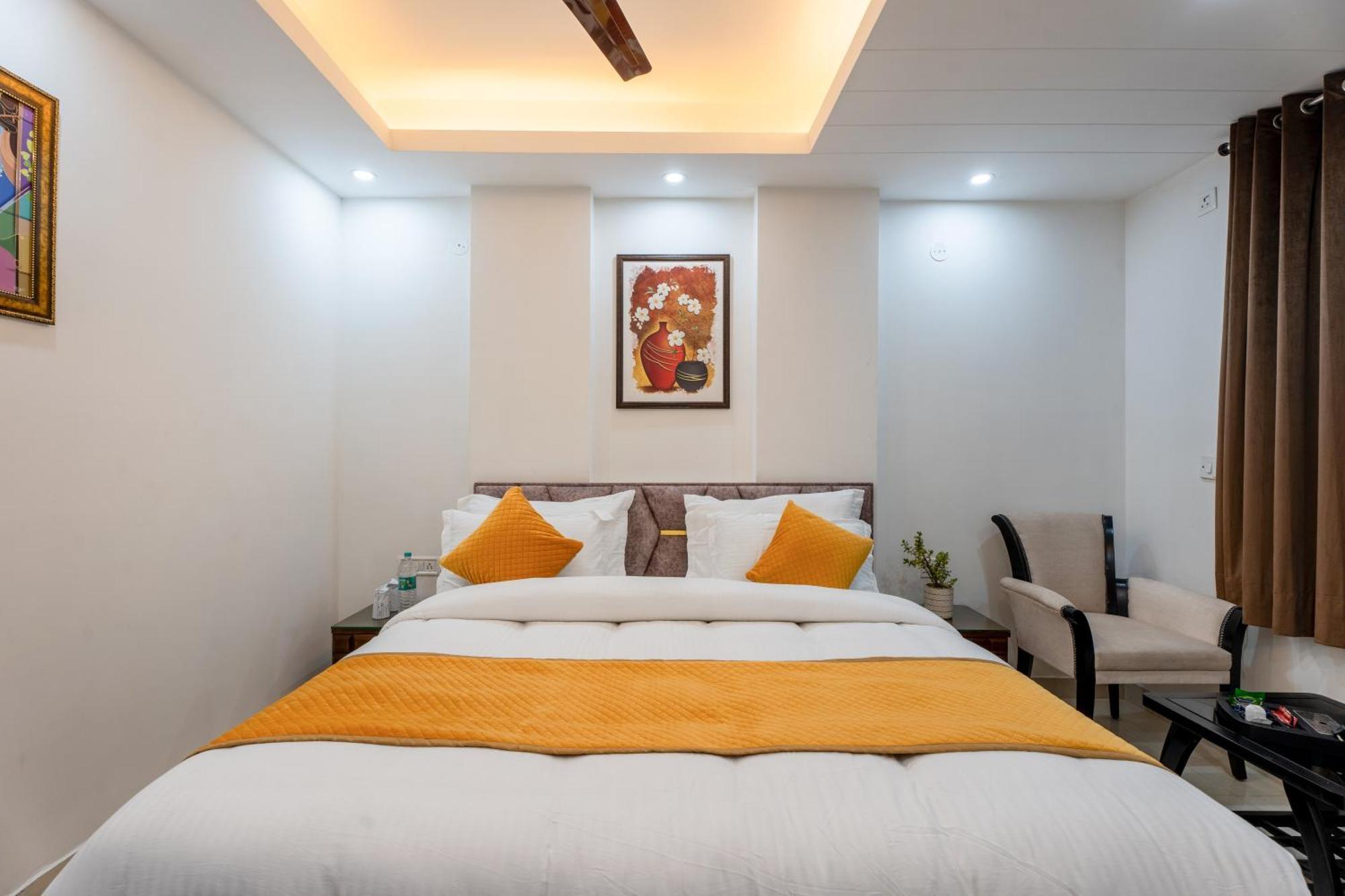 Plum Tree Hotel 3*