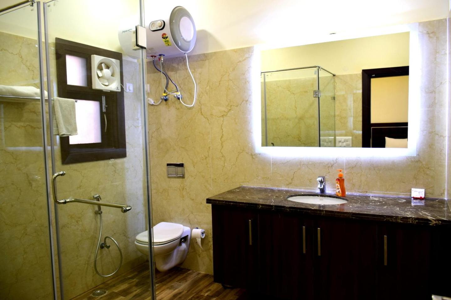 When In - Artemis Hospital 1 Min Walk, Fortis & Medanta 4 Mins Drive Gurgaon