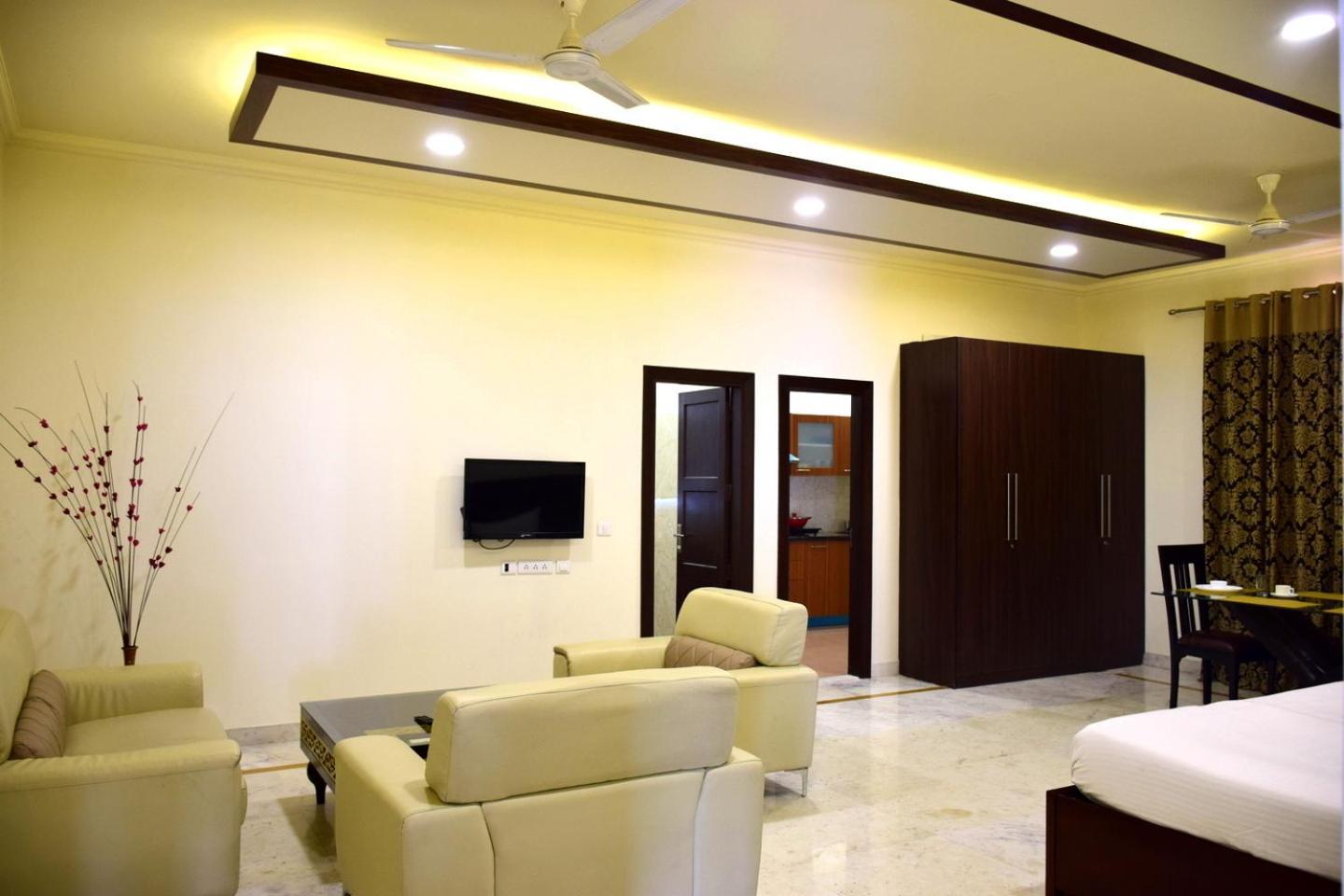 When In - Artemis Hospital 1 Min Walk, Fortis & Medanta 4 Mins Drive Apartment