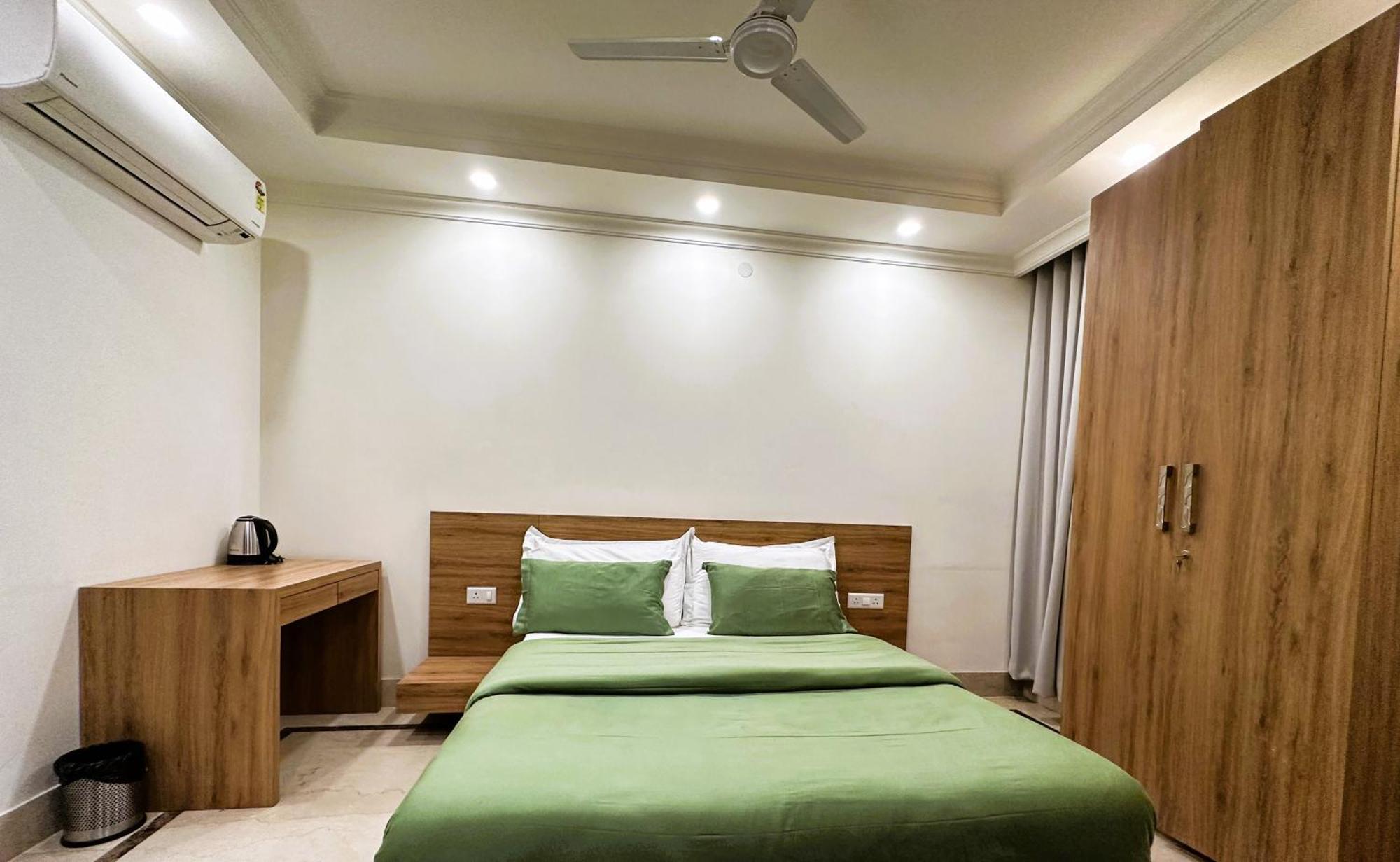 Hotel Ava And Corporate Golf Course Road, 3*