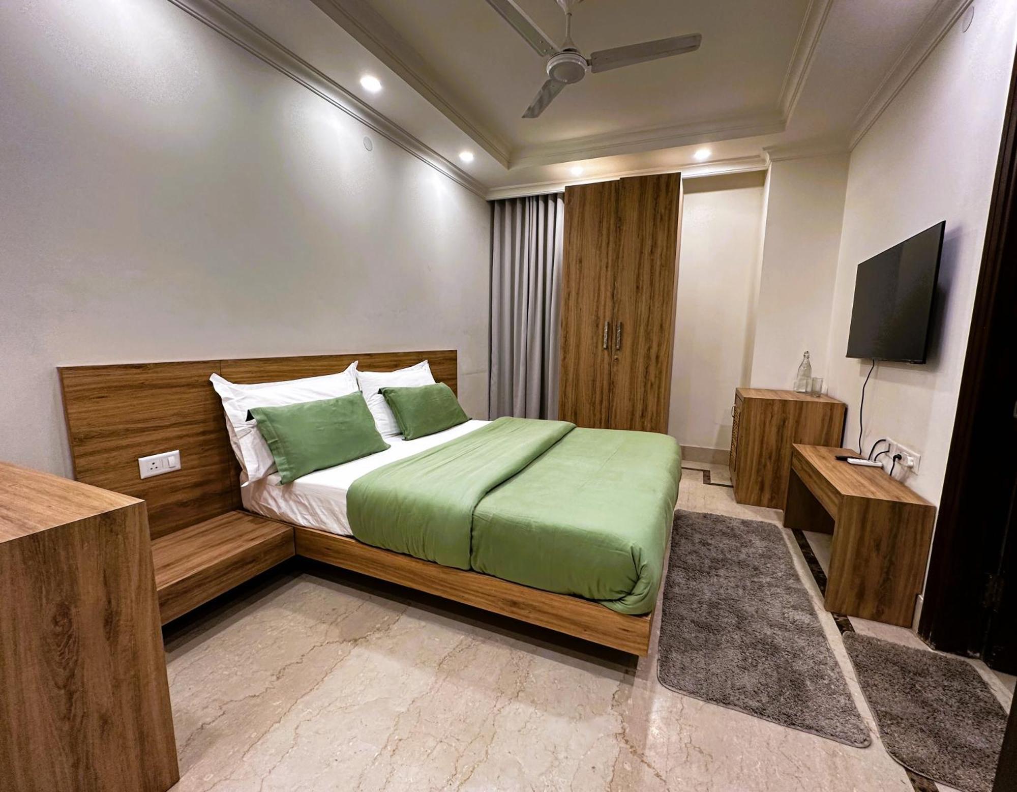 Hotel Ava And Corporate Golf Course Road,