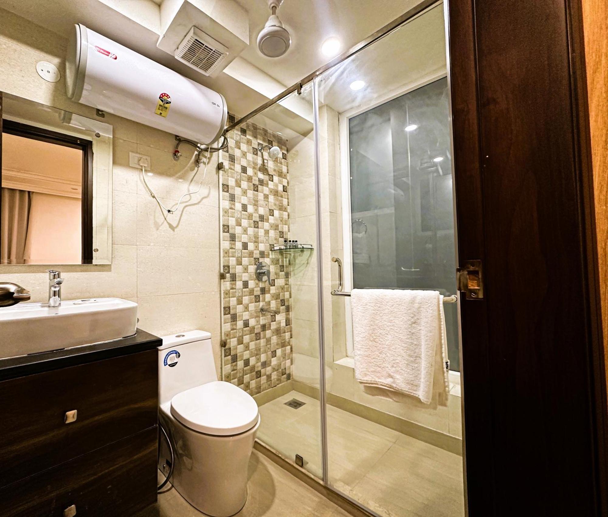 Ava And Corporate Golf Course Road,