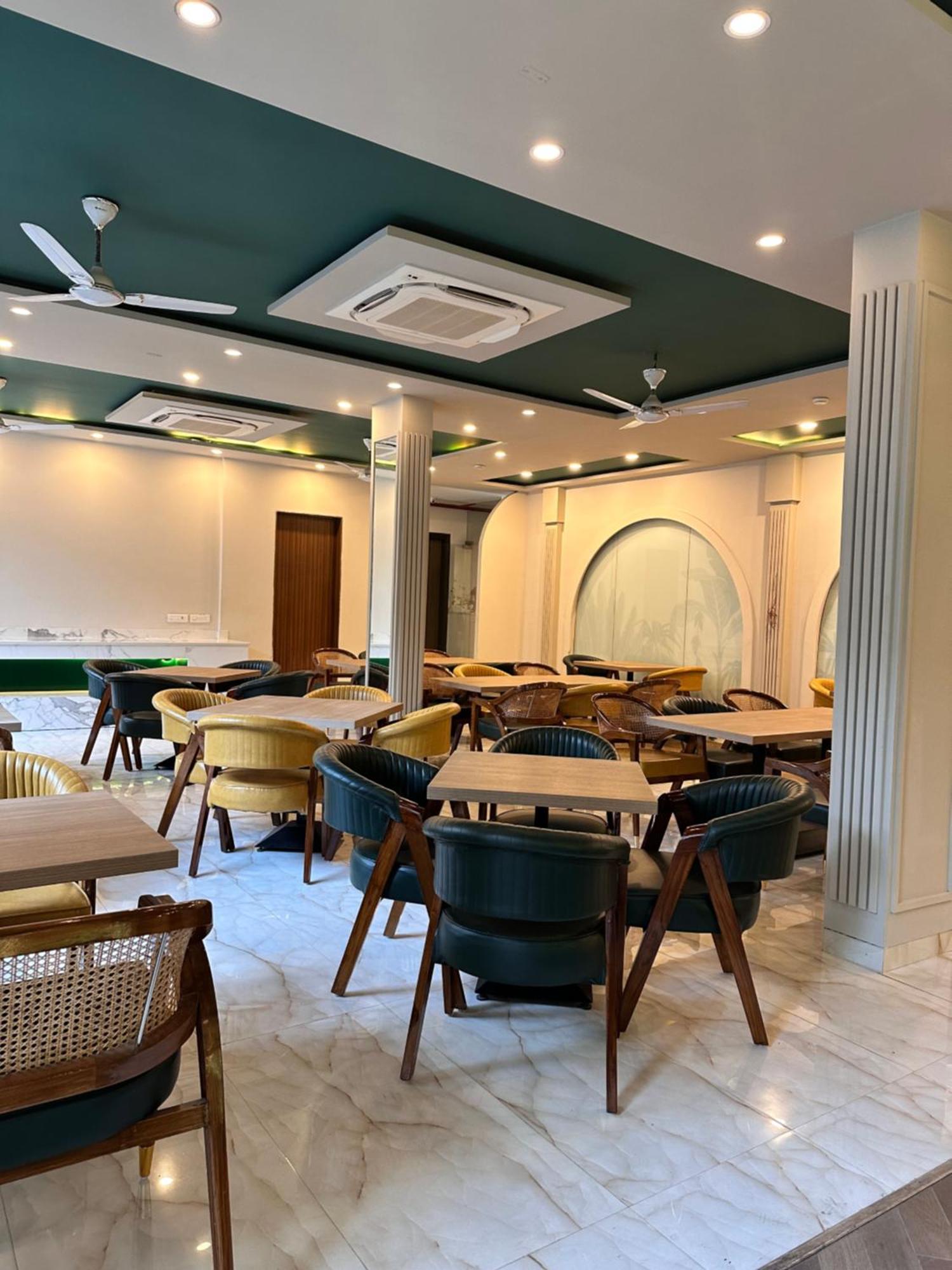 Flock I Golf Course Road Near Dlf Phase 1 Metro Station I Hotel 3*