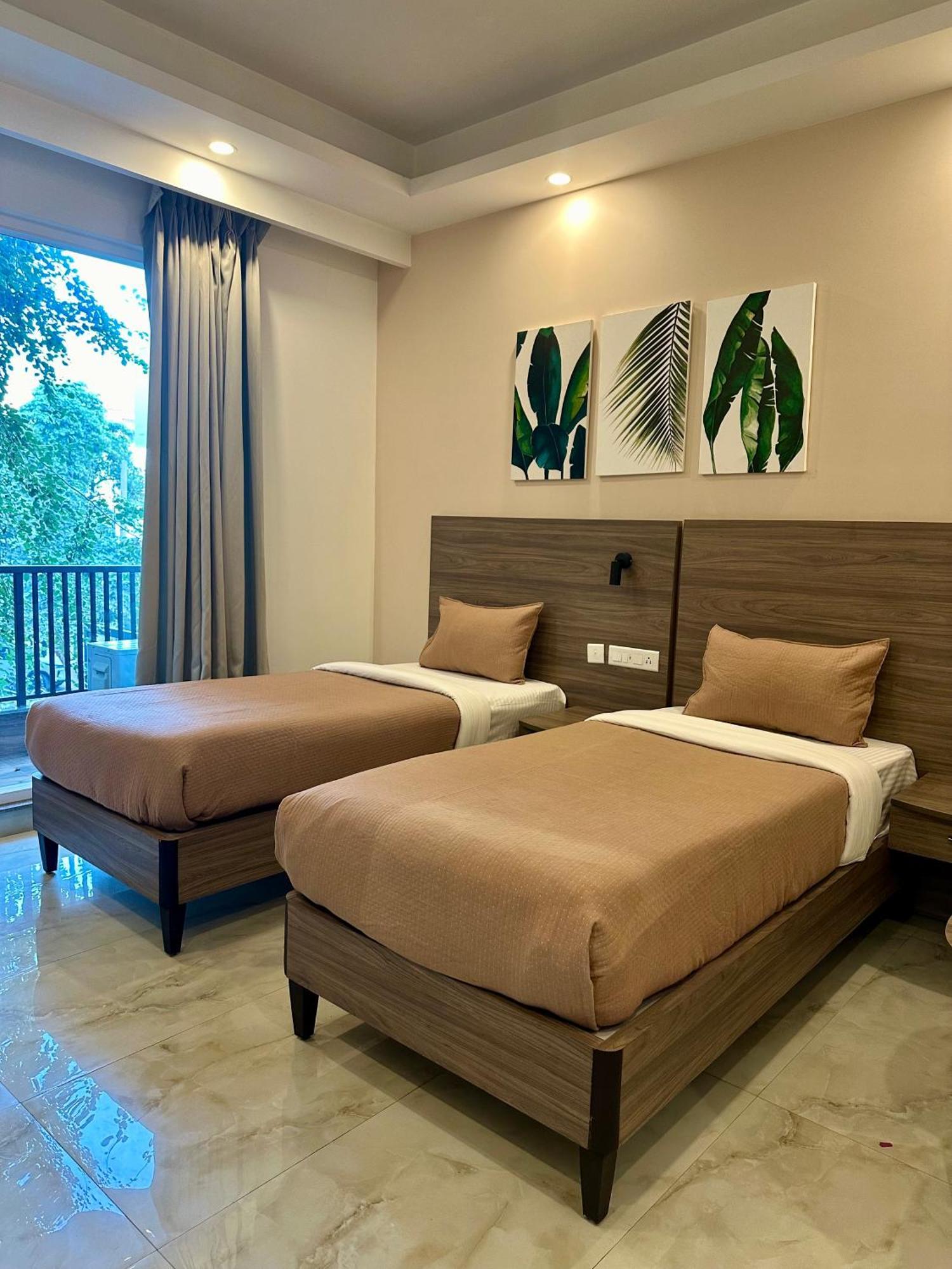 Flock I Golf Course Road Near Dlf Phase 1 Metro Station I Hotel Gurgaon