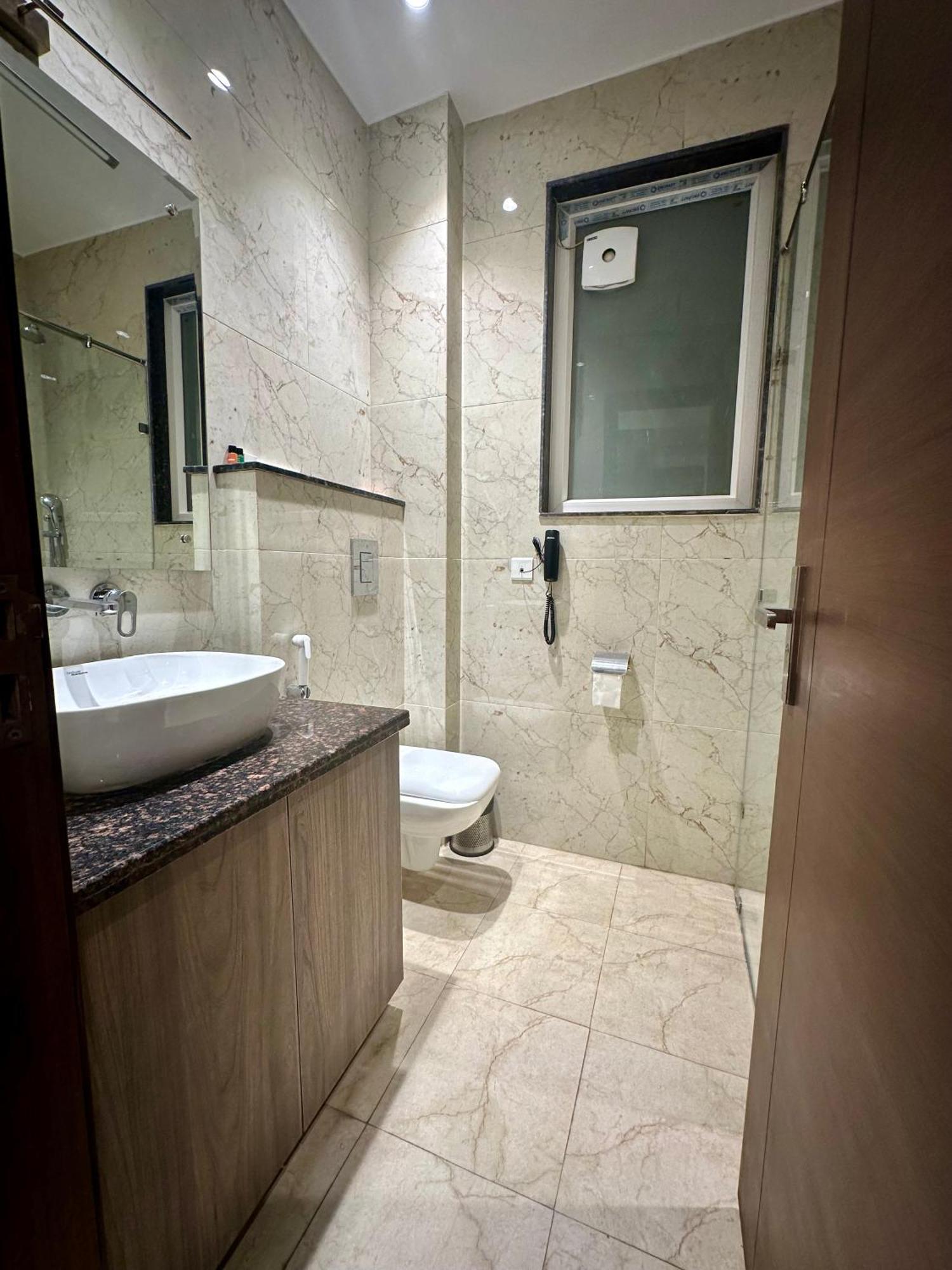 Hotel Flock I Golf Course Road Near Dlf Phase 1 Metro Station I