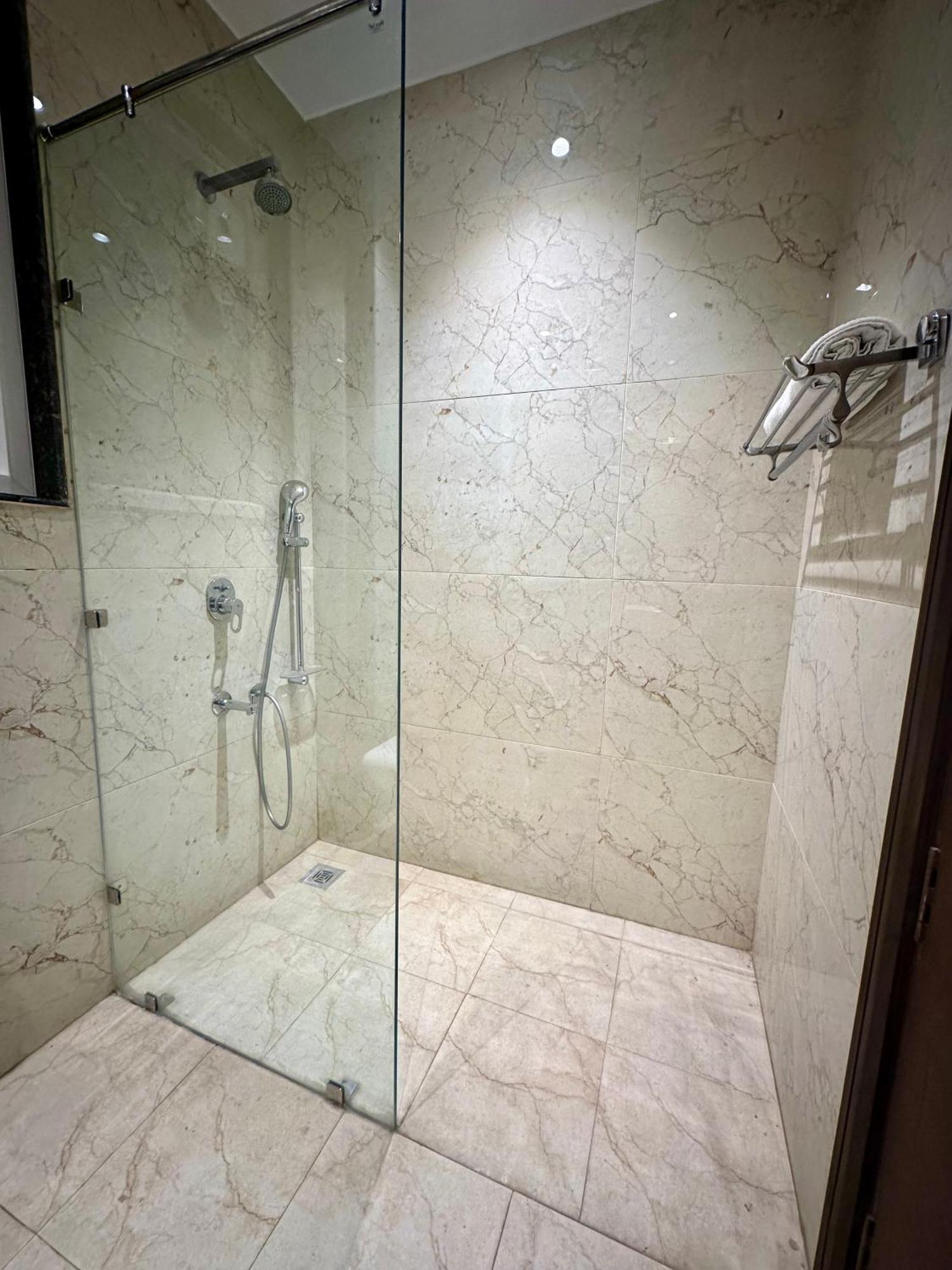 Flock I Golf Course Road Near Dlf Phase 1 Metro Station I Hotel Gurgaon