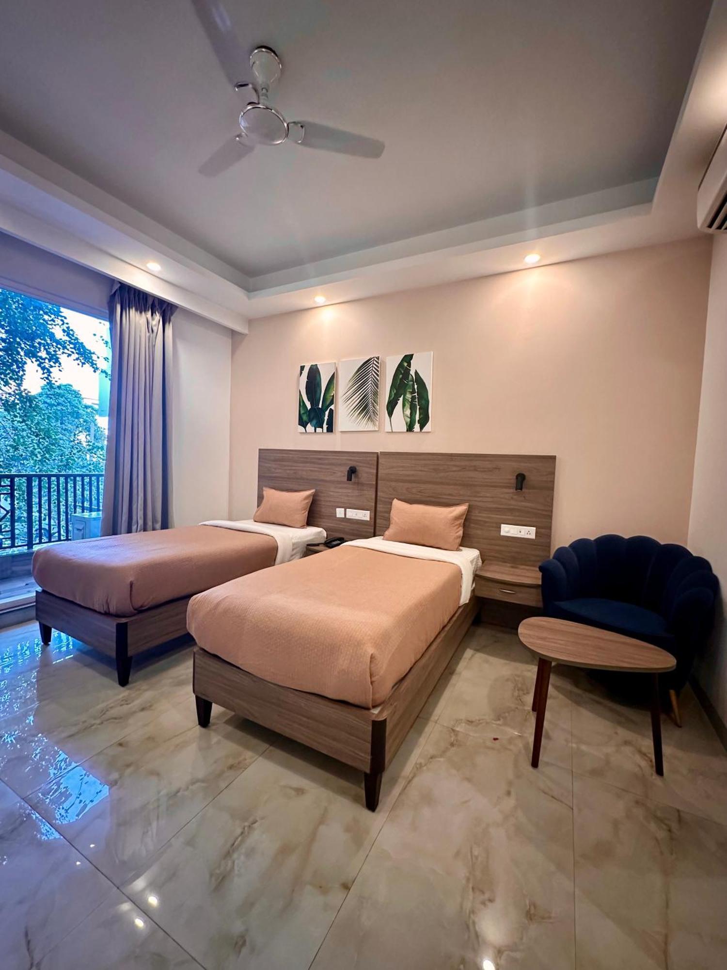 Flock I Golf Course Road Near Dlf Phase 1 Metro Station I Hotel