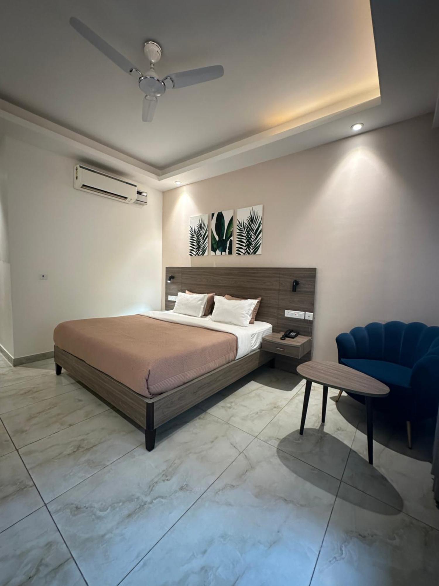 Flock I Golf Course Road Near Dlf Phase 1 Metro Station I Hotel Gurgaon
