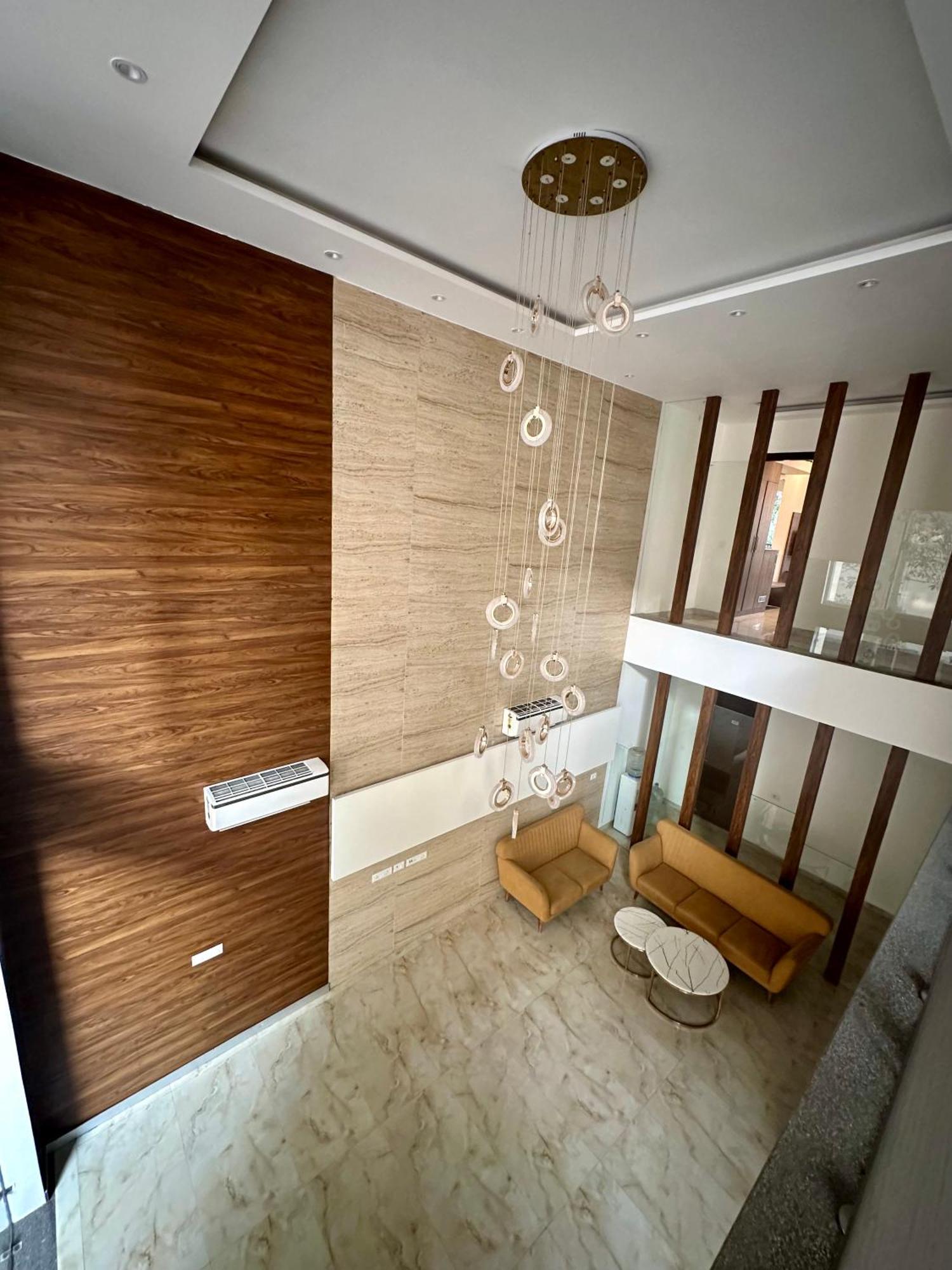 Flock I Golf Course Road Near Dlf Phase 1 Metro Station I Hotel