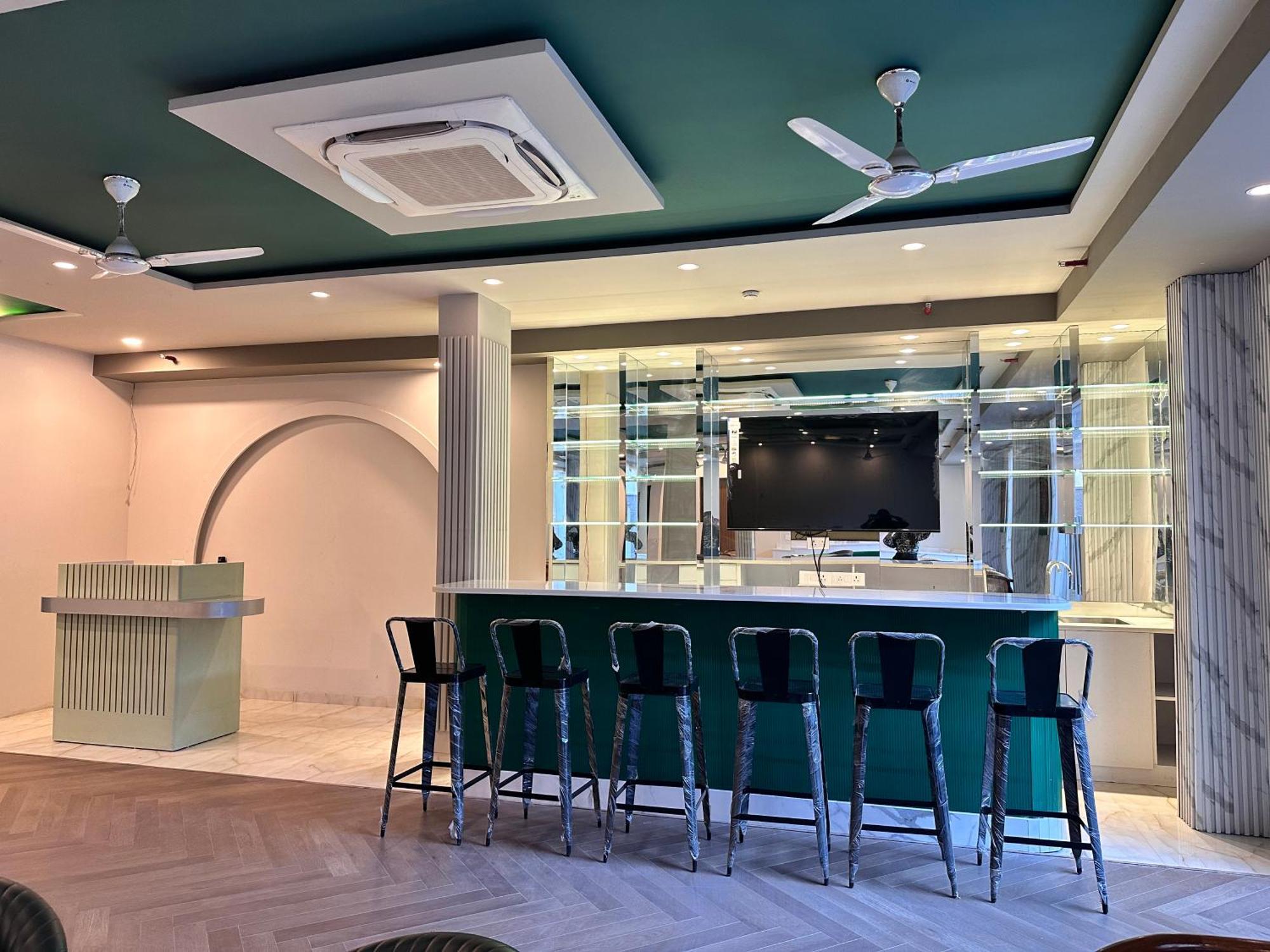 Hotel Flock I Golf Course Road Near Dlf Phase 1 Metro Station I