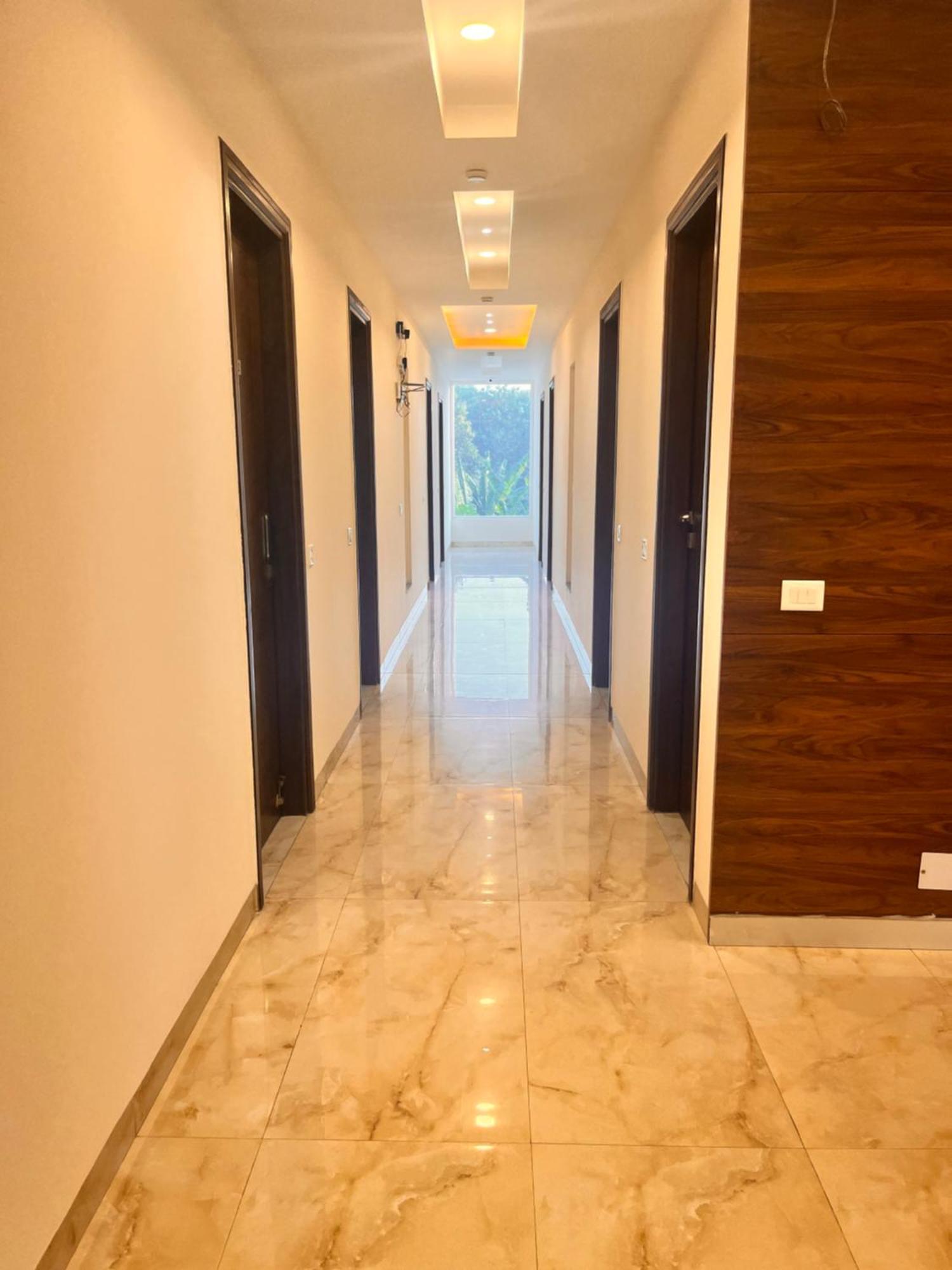 Flock I Golf Course Road Near Dlf Phase 1 Metro Station I Hotel