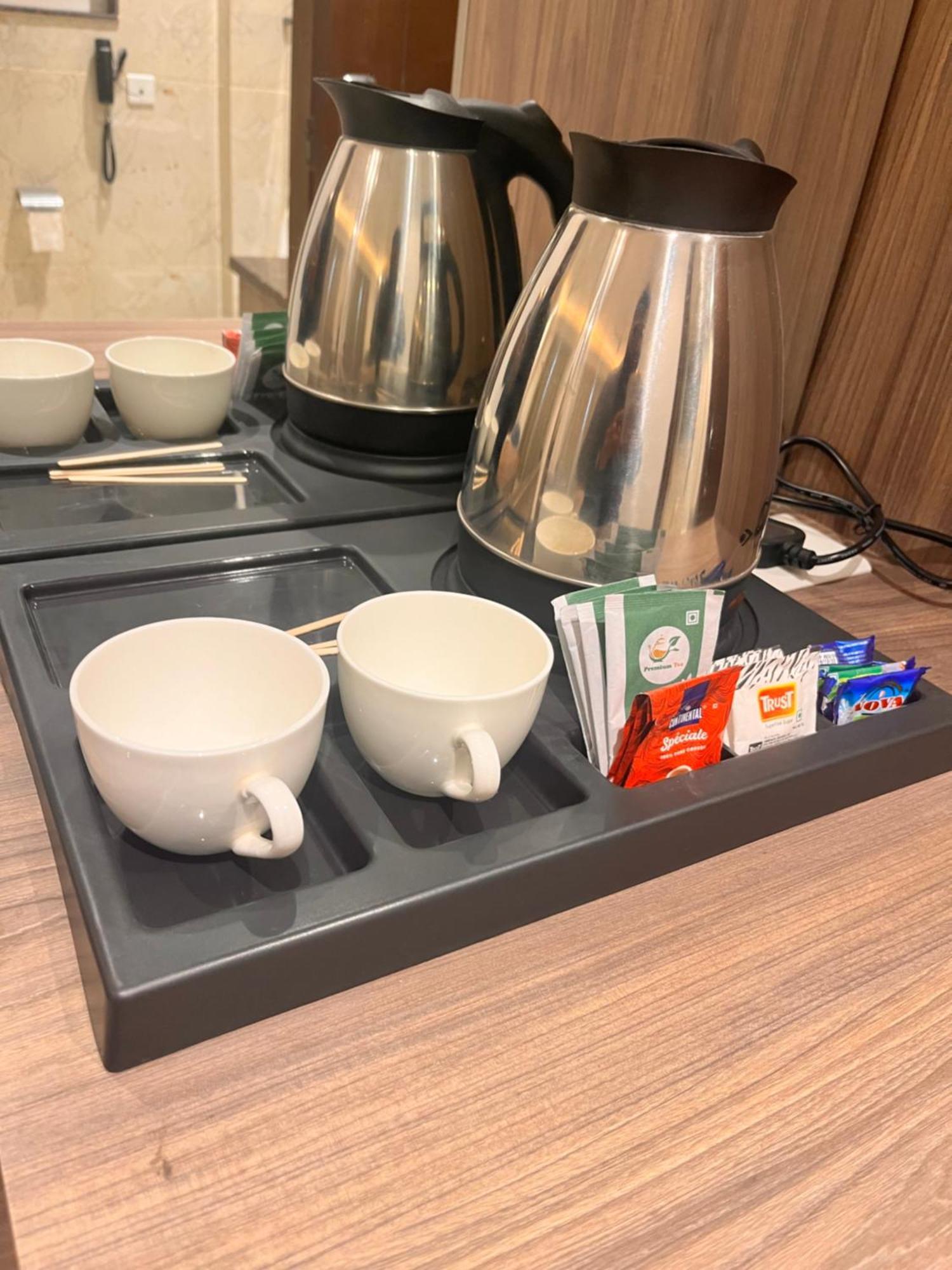 Hotel Flock I Golf Course Road Near Dlf Phase 1 Metro Station I 3*