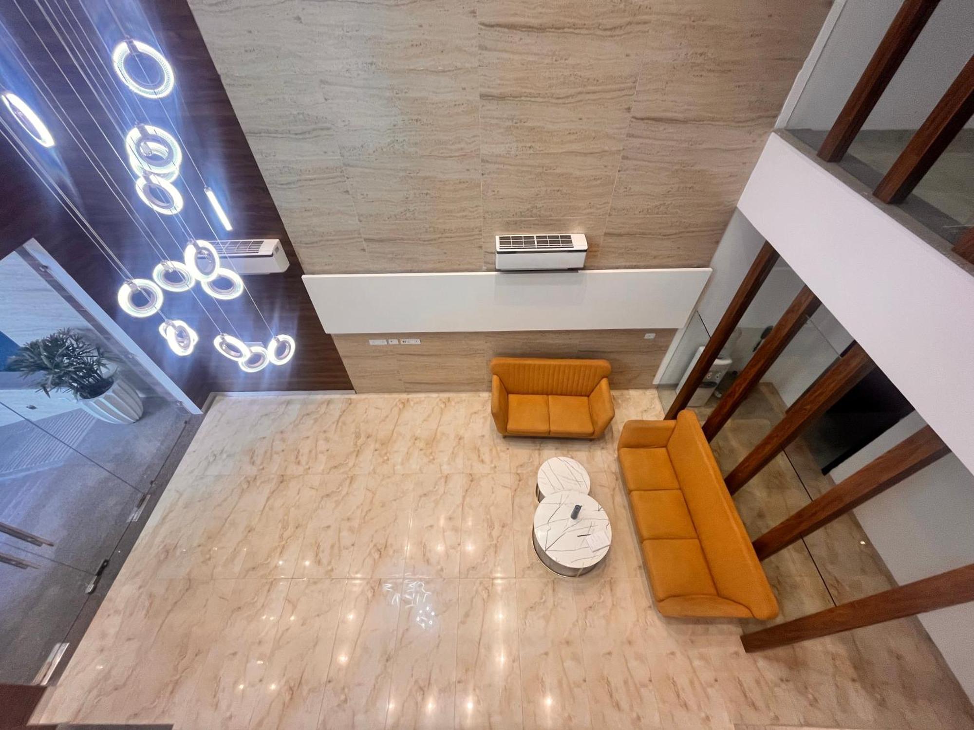 Flock I Golf Course Road Near Dlf Phase 1 Metro Station I Hotel Gurgaon