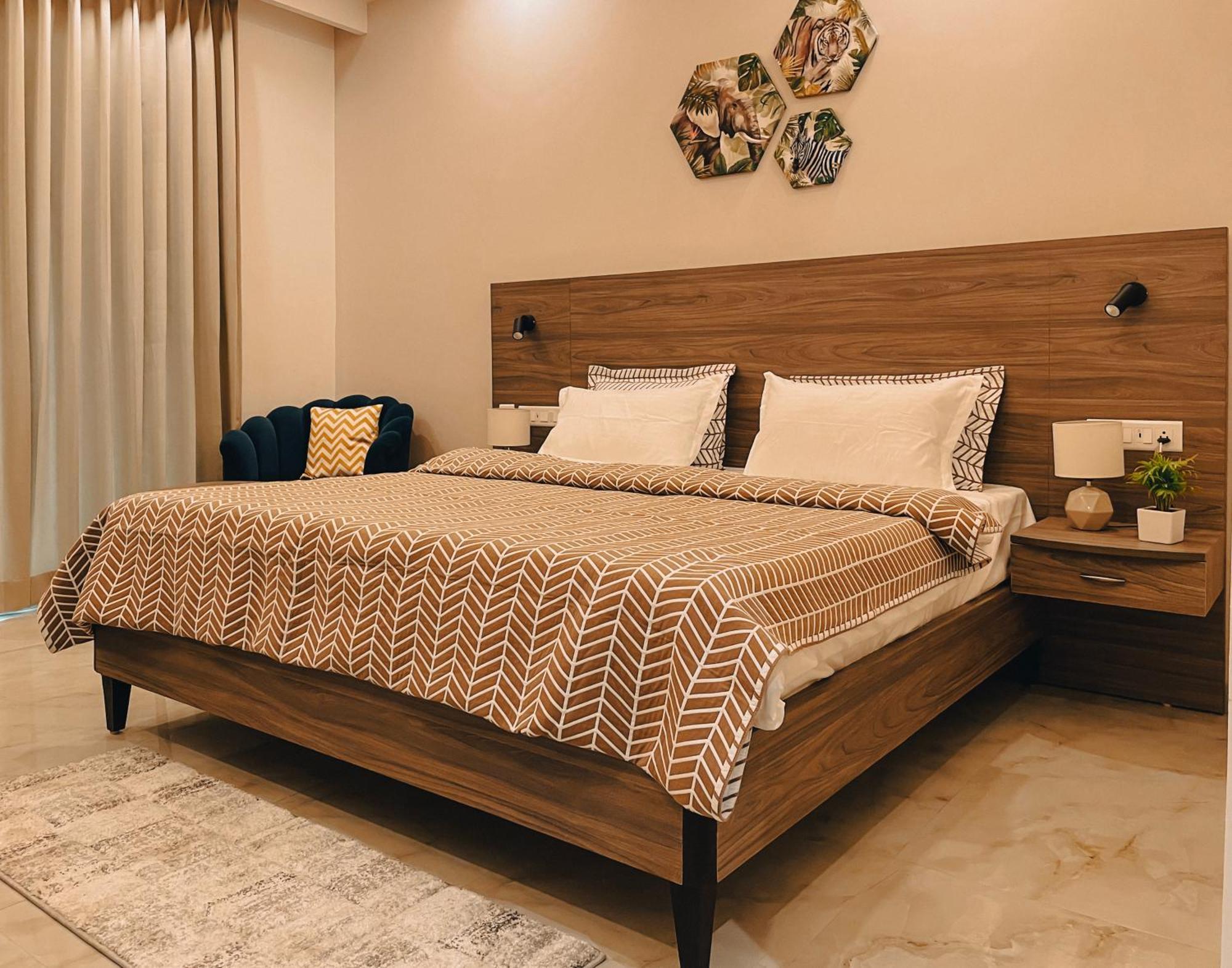 Flock I Golf Course Road Near Dlf Phase 1 Metro Station I 3* Gurgaon