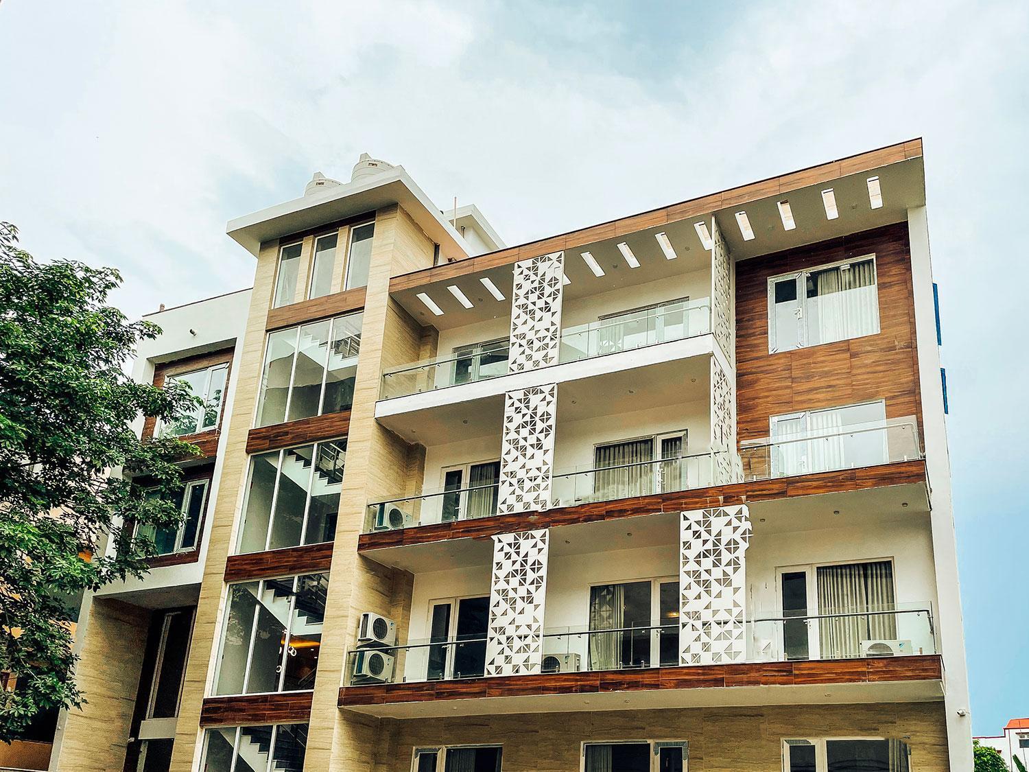 Flock I Golf Course Road Near Dlf Phase 1 Metro Station I Hotel 3*